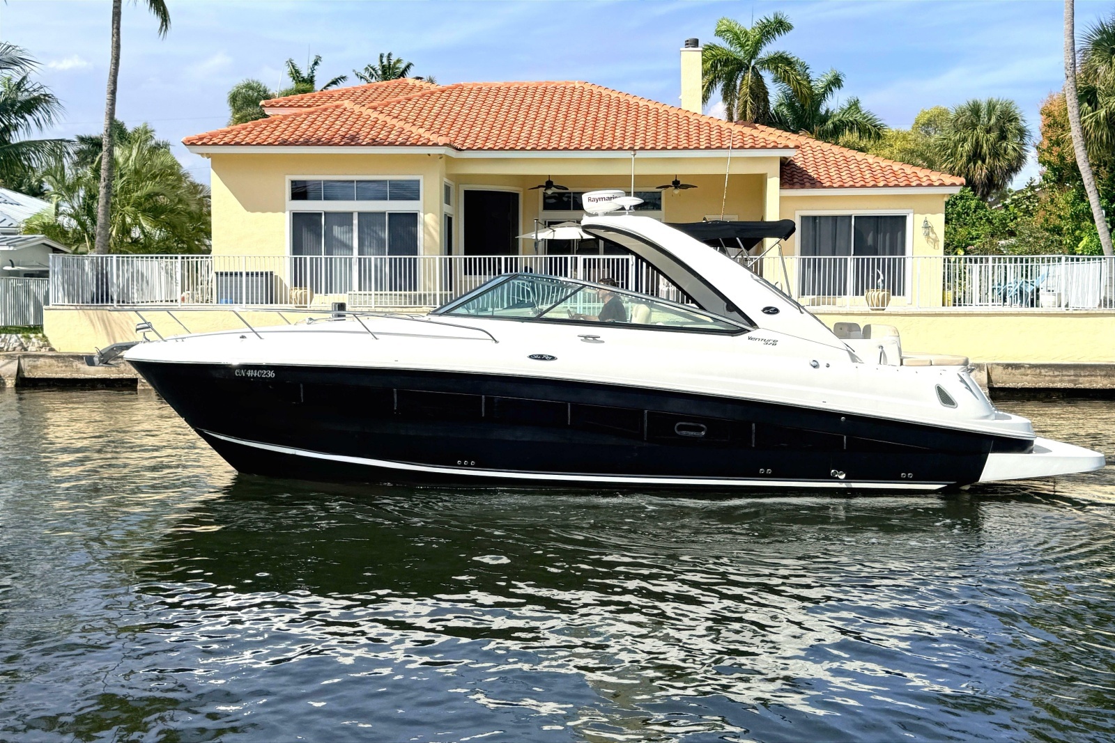 2013 Sea Ray 370 Venture