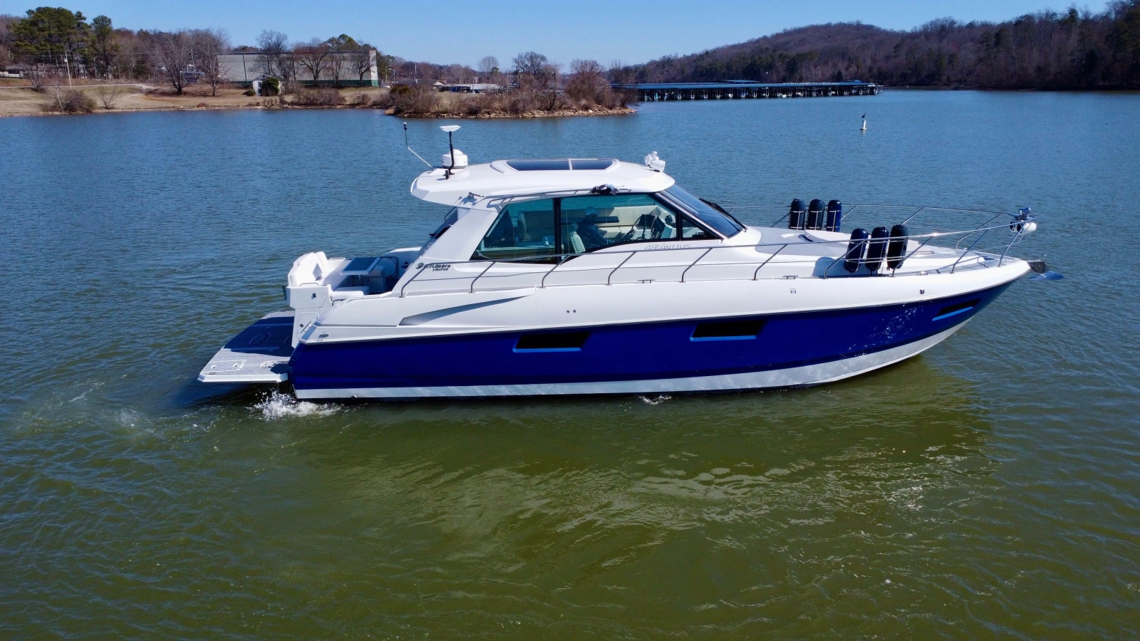 2012 Cruisers Yachts 48 Cantius