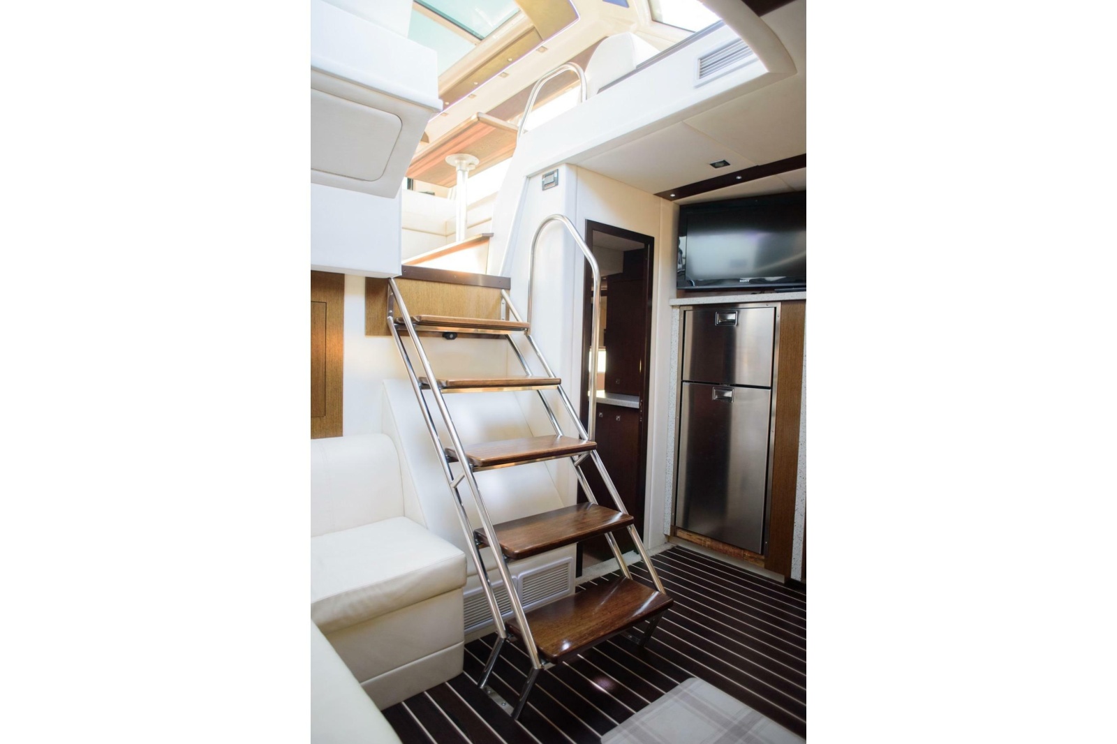 2012 Cruisers Yachts 48 Cantius