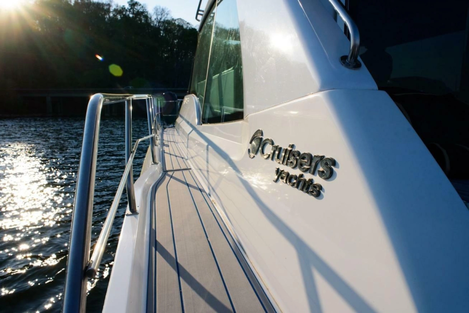 2012 Cruisers Yachts 48 Cantius