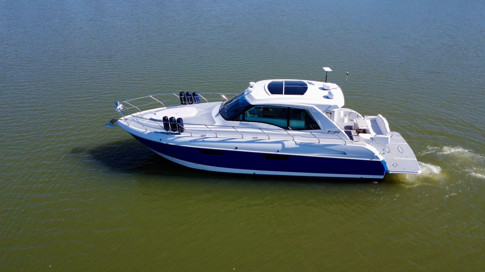 2012 Cruisers Yachts 48 Cantius