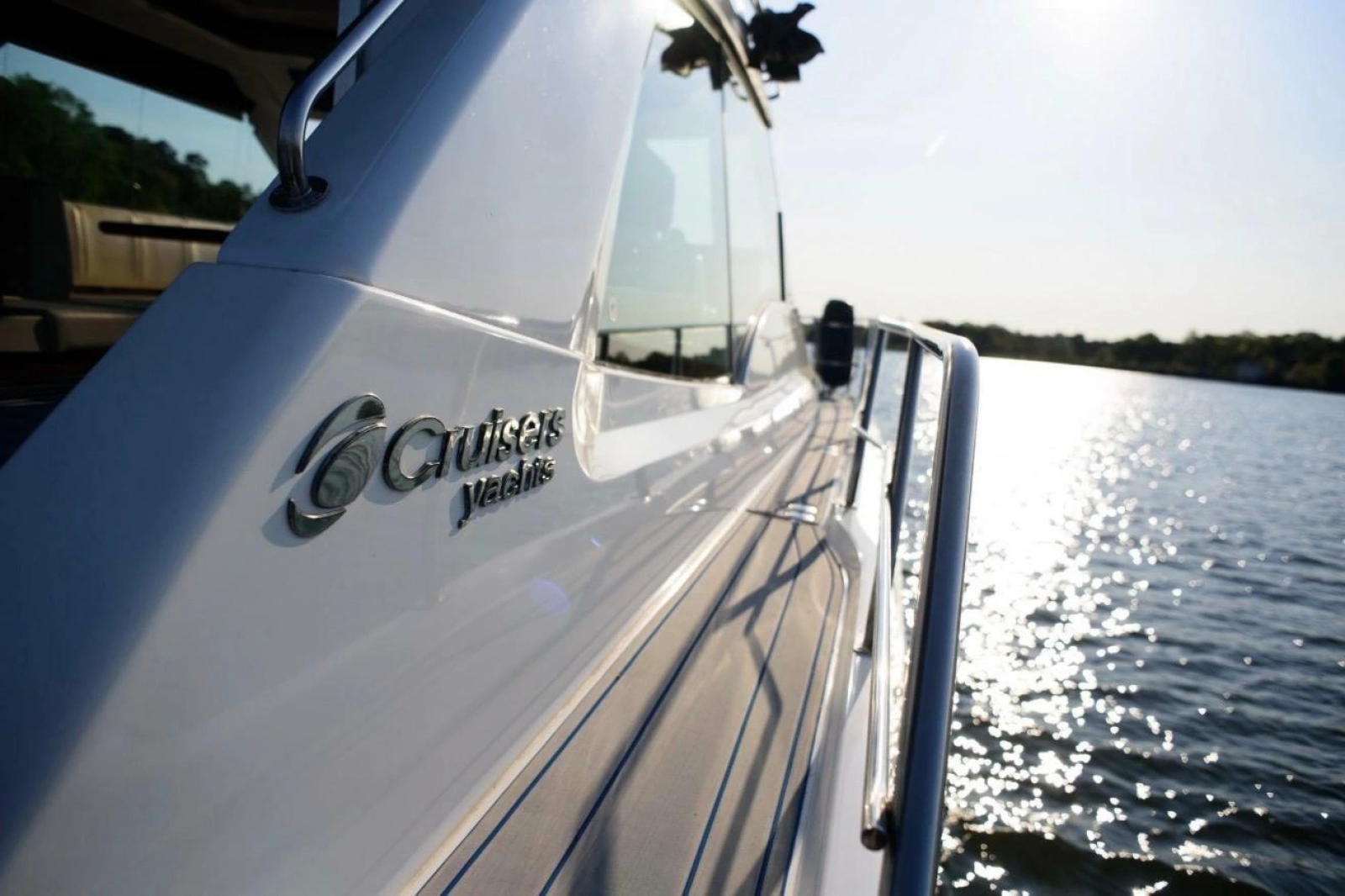 2012 Cruisers Yachts 48 Cantius