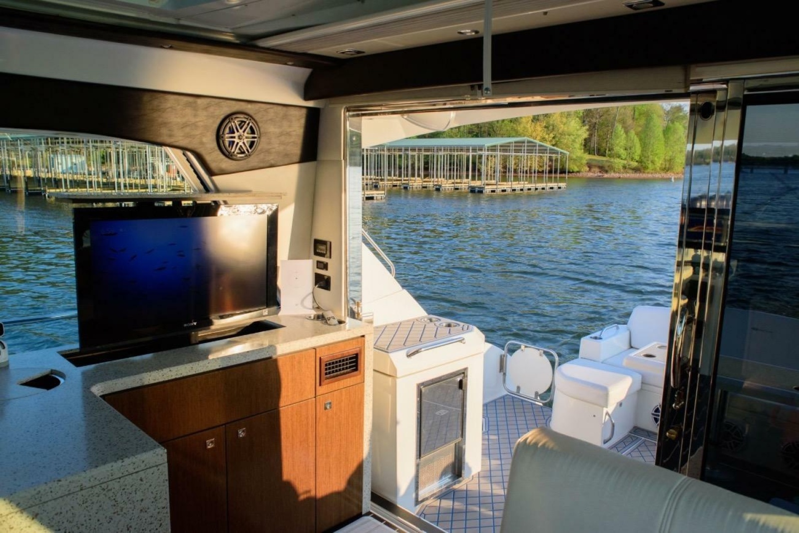 2012 Cruisers Yachts 48 Cantius