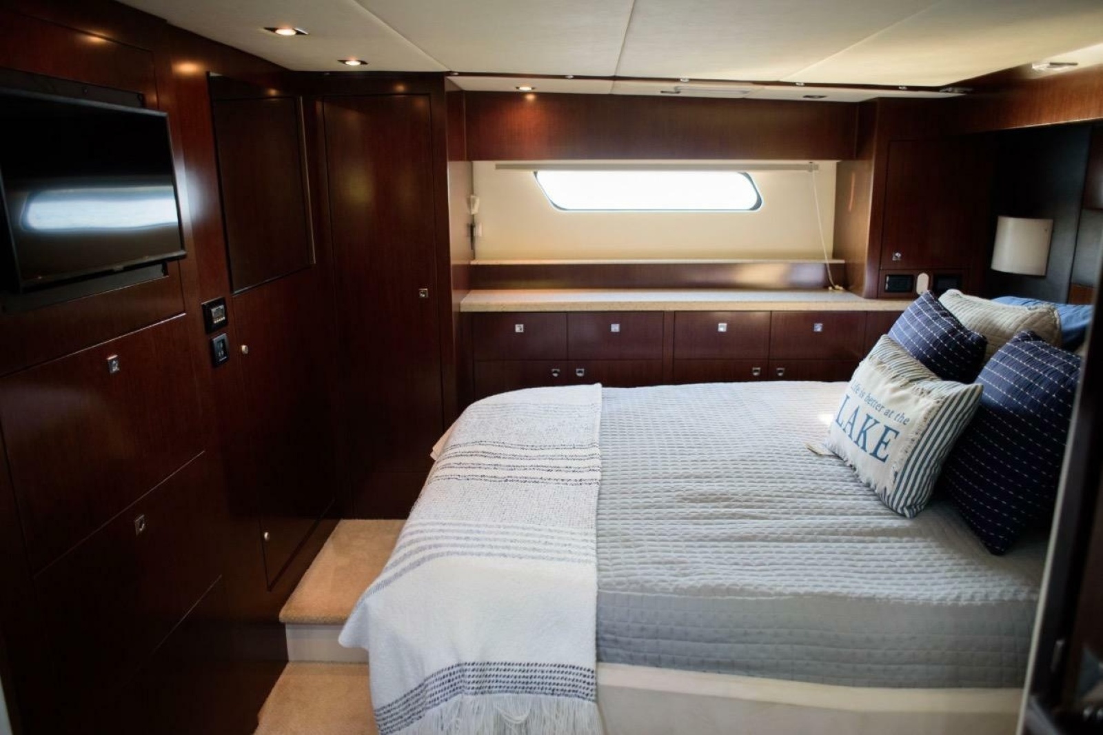 2012 Cruisers Yachts 48 Cantius