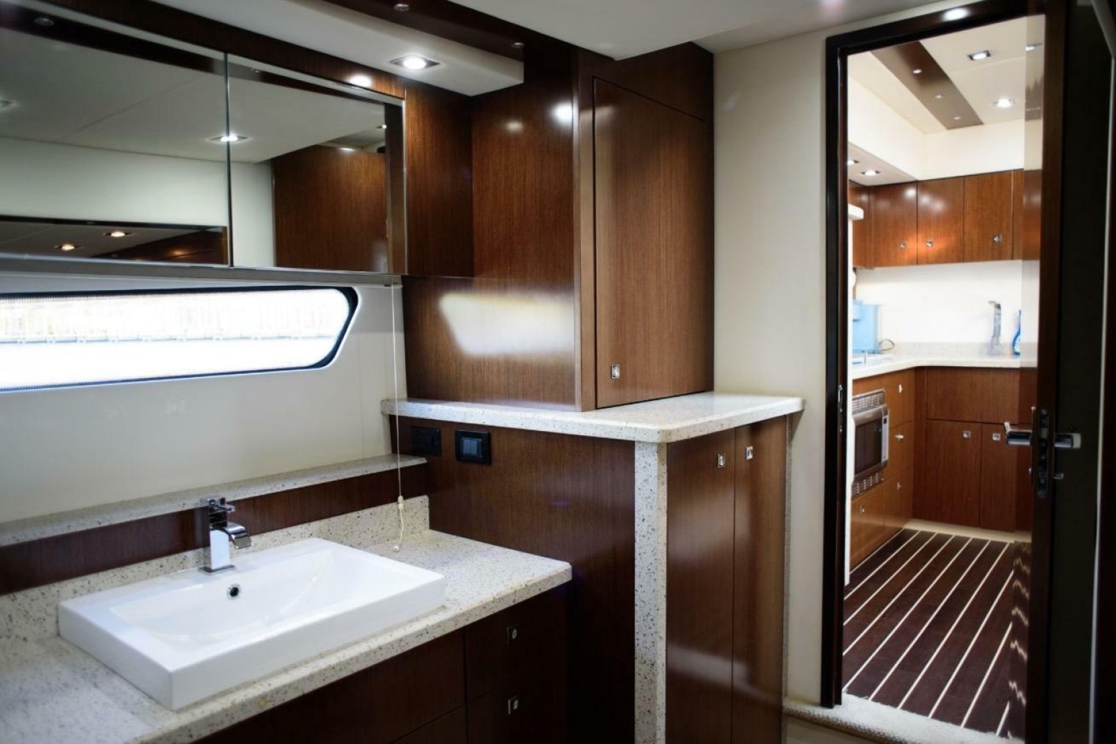 2012 Cruisers Yachts 48 Cantius