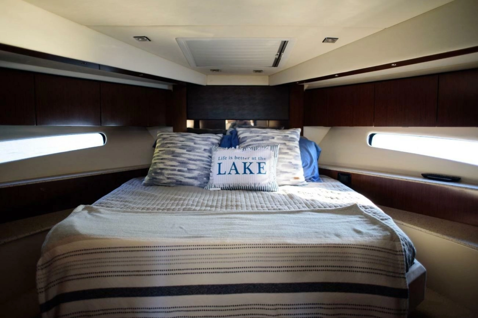 2012 Cruisers Yachts 48 Cantius