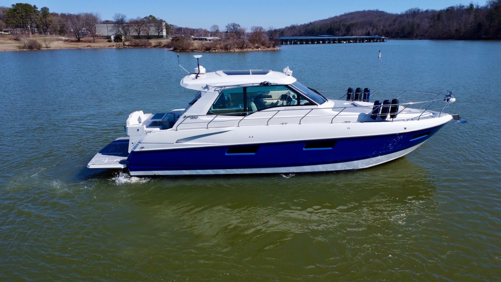 2012 Cruisers Yachts 48 Cantius