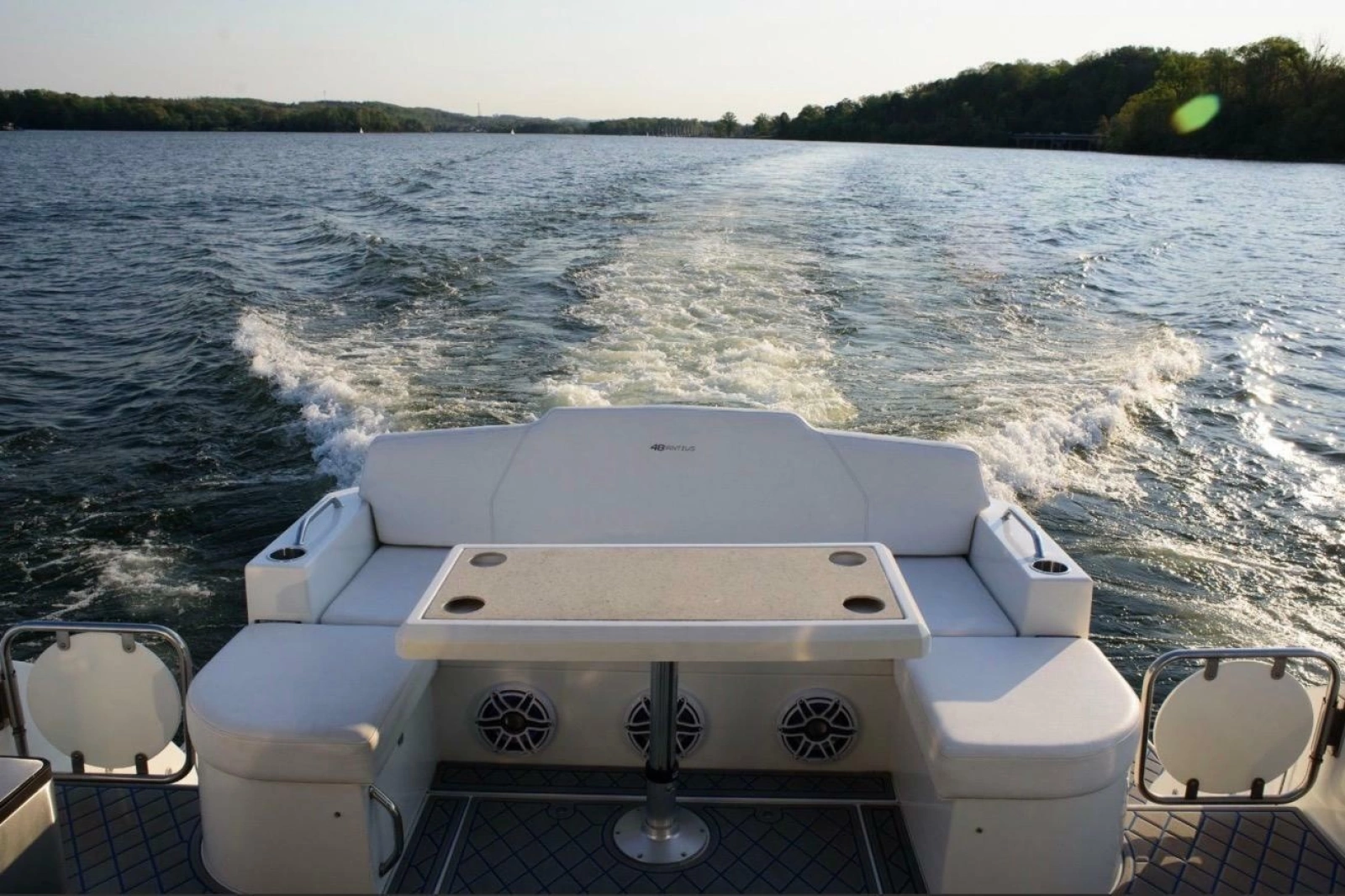 2012 Cruisers Yachts 48 Cantius