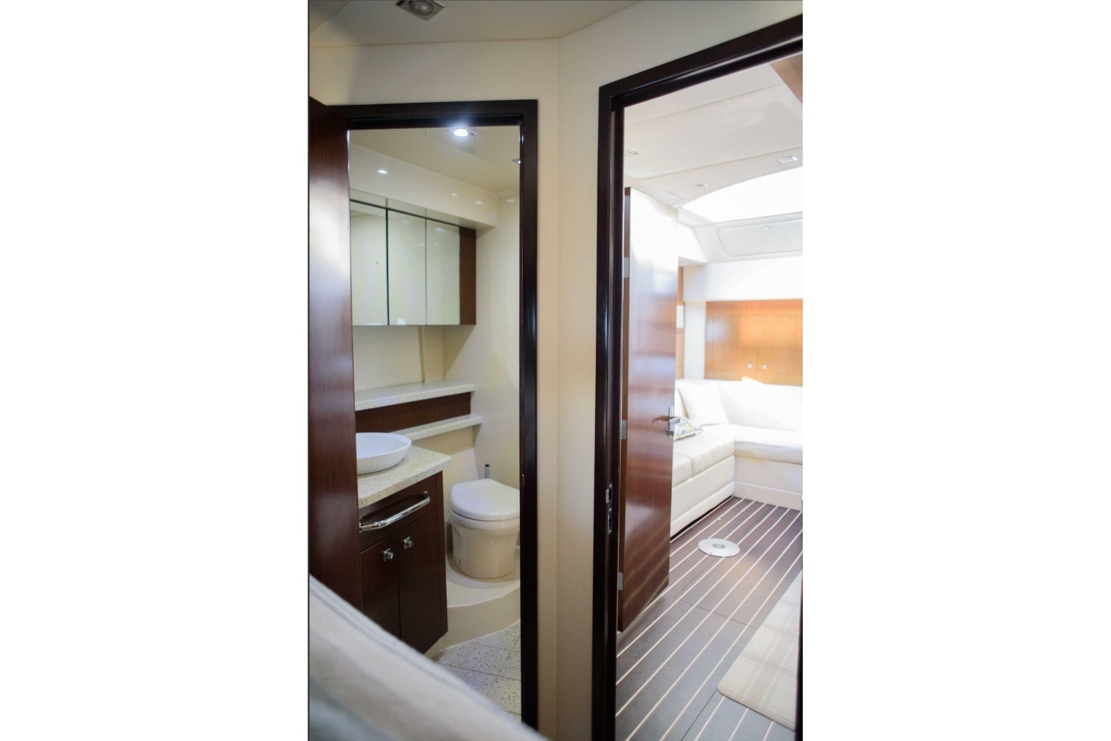 2012 Cruisers Yachts 48 Cantius
