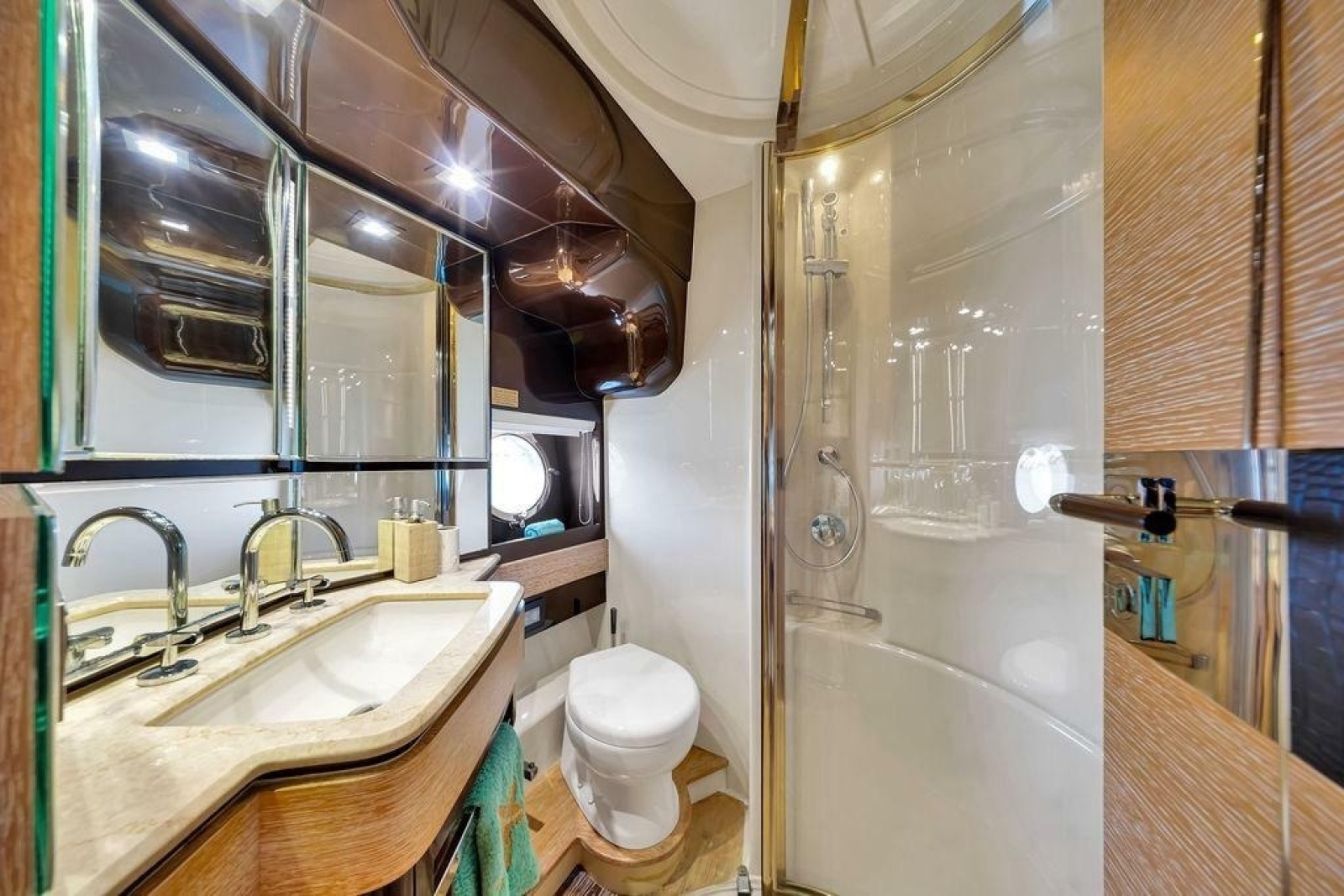 2011 Azimut 70