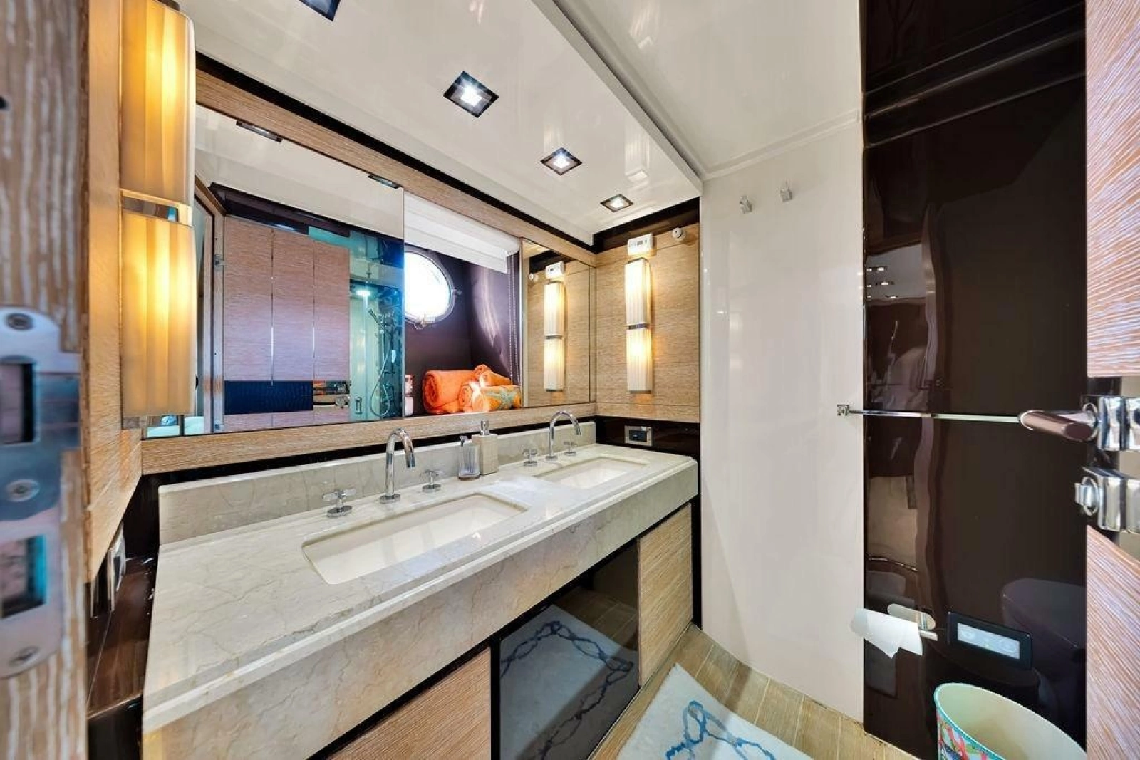 2011 Azimut 70