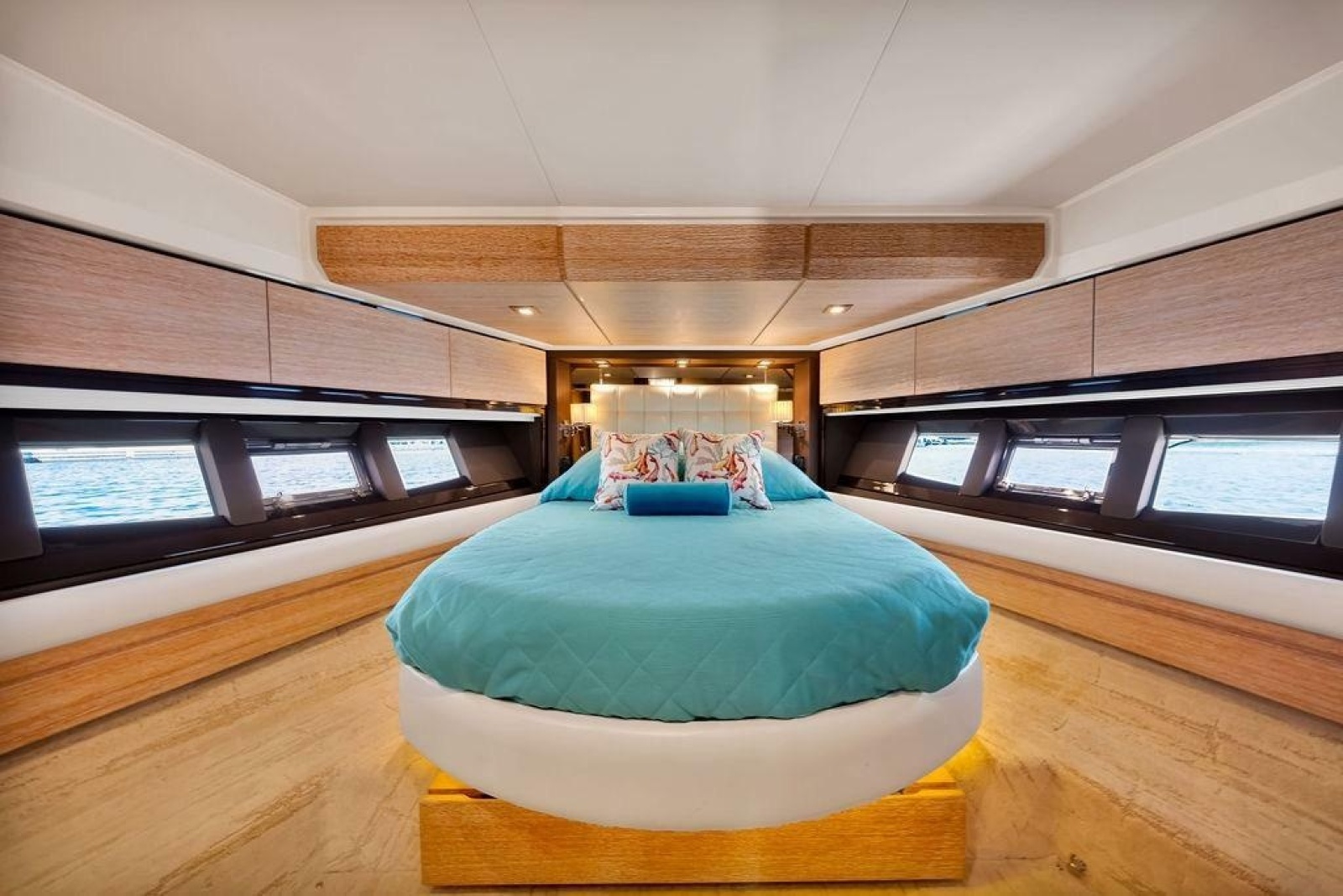 2011 Azimut 70