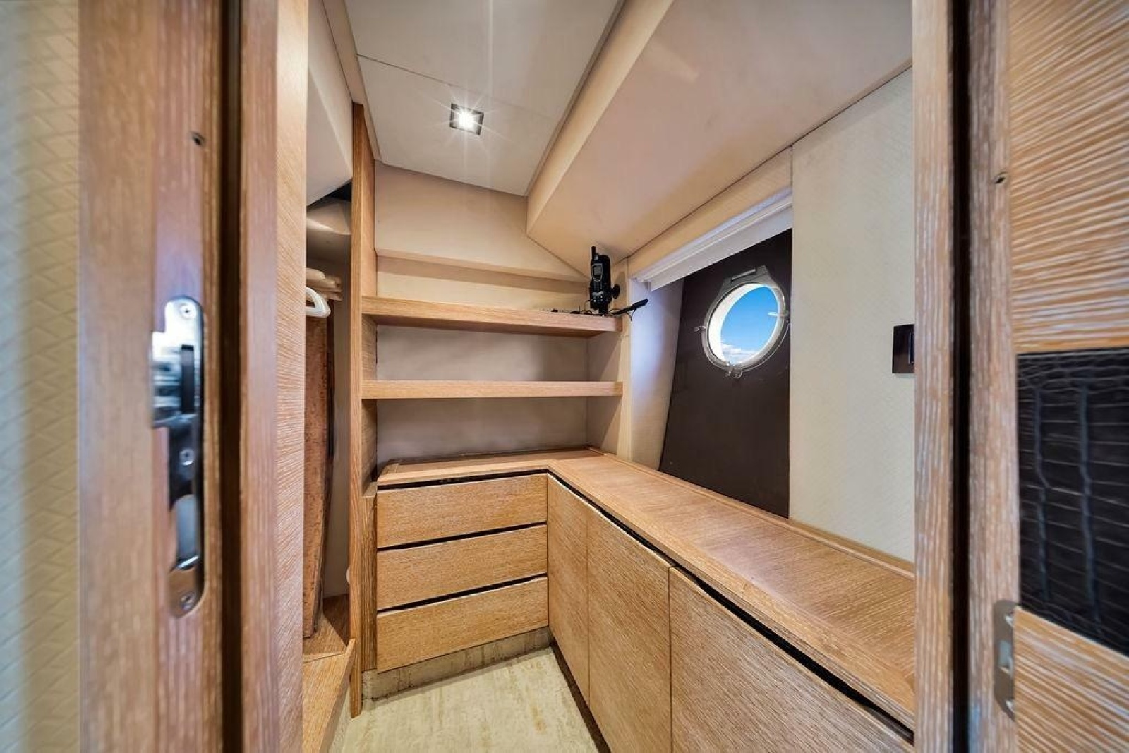 2011 Azimut 70
