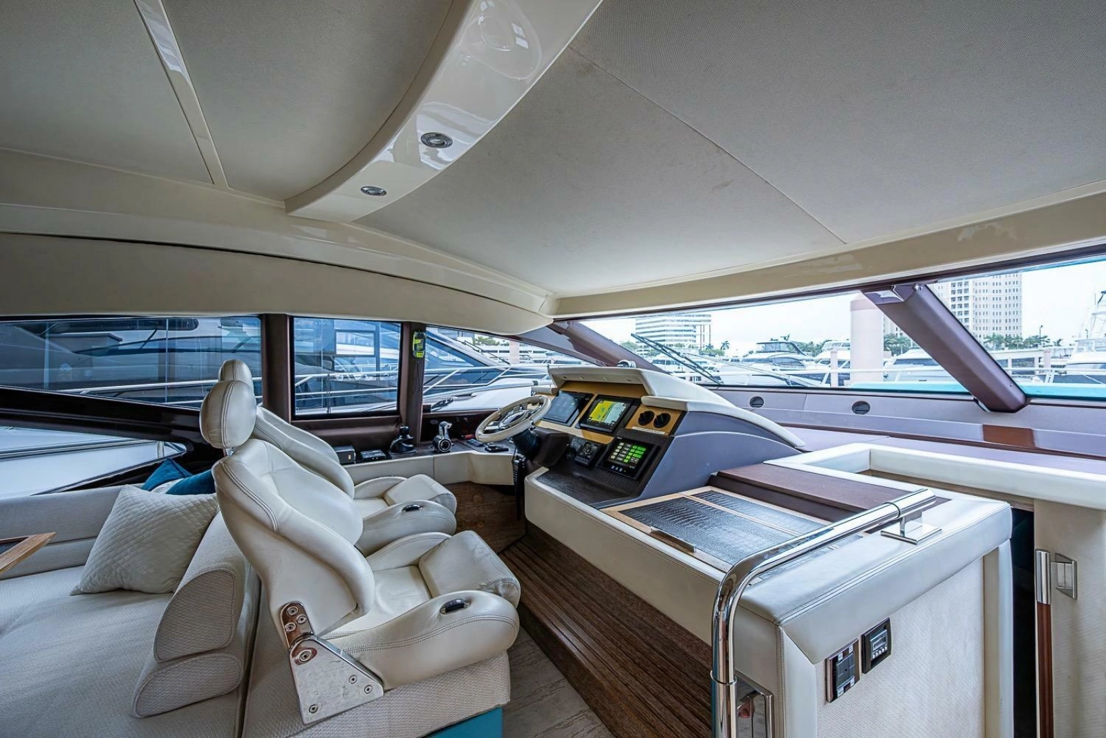 2011 Azimut 70