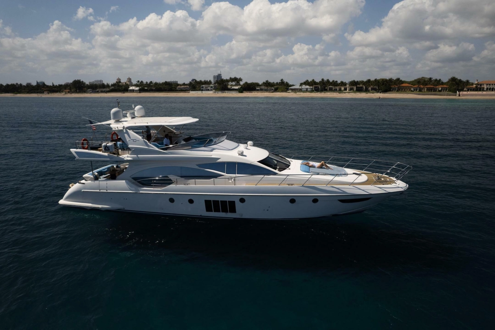 2011 Azimut 70