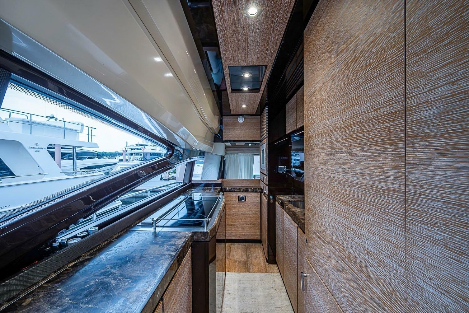 2011 Azimut 70