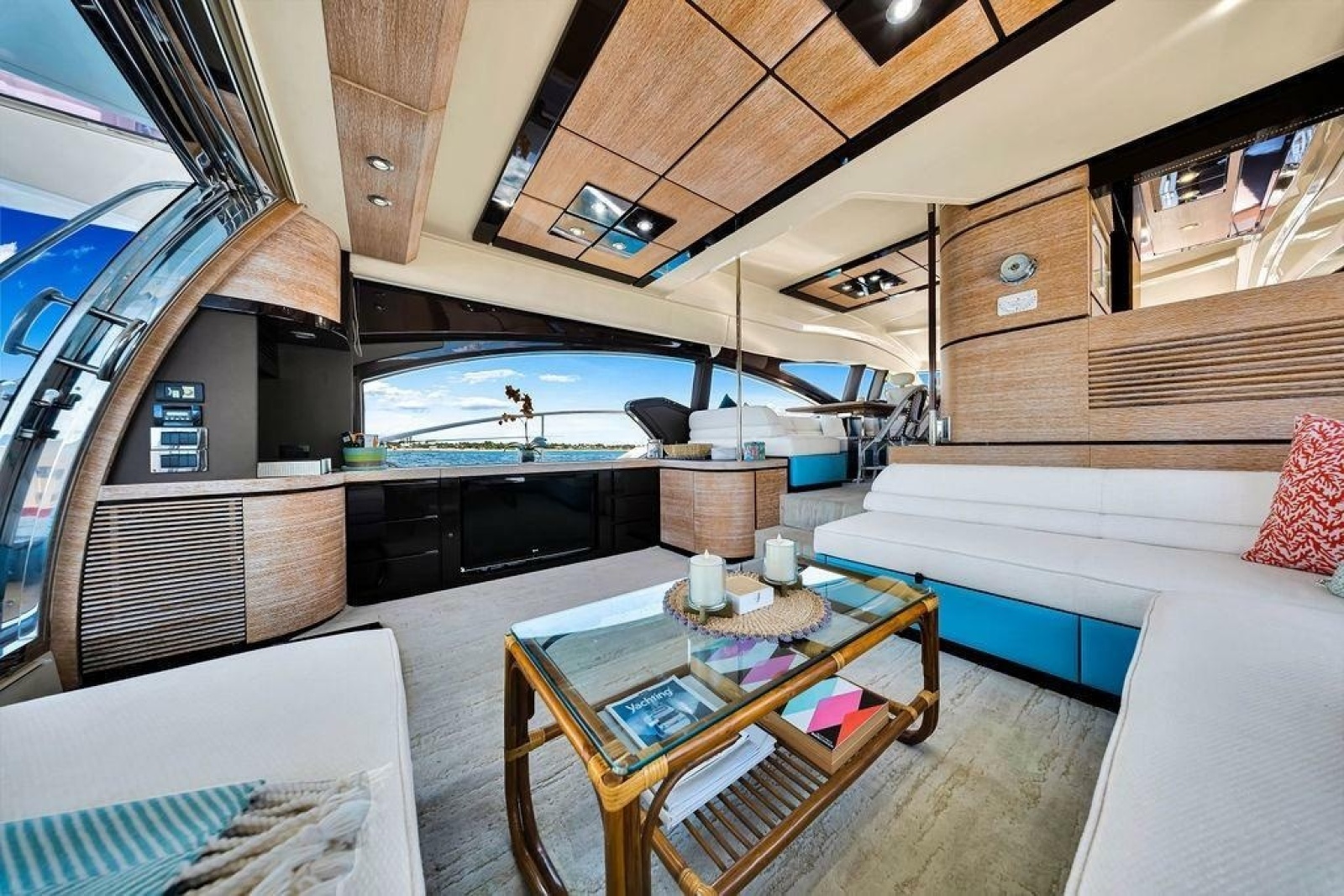2011 Azimut 70