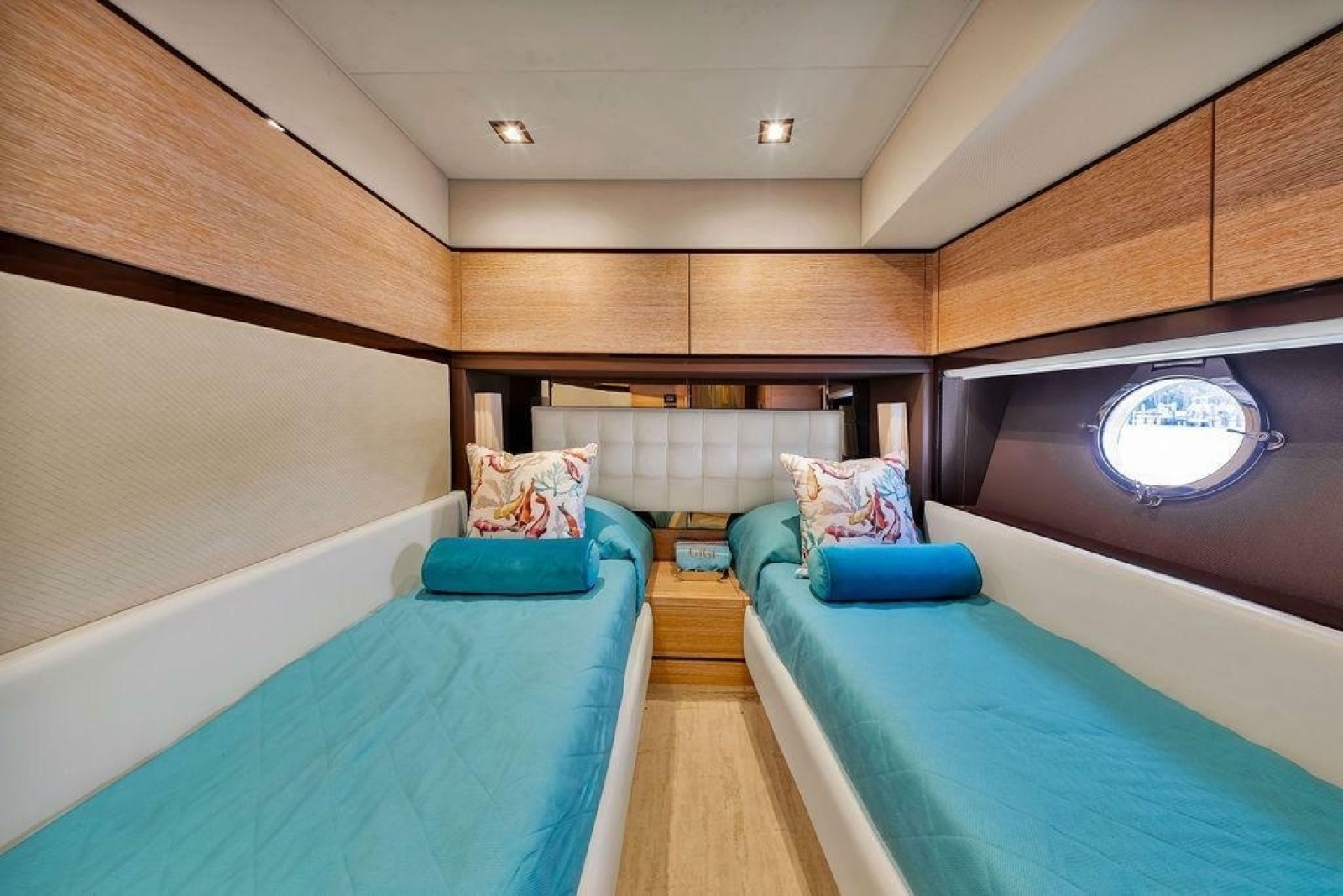 2011 Azimut 70
