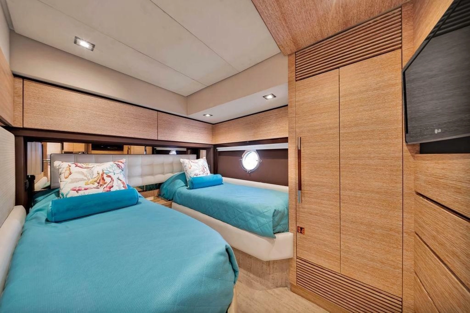 2011 Azimut 70