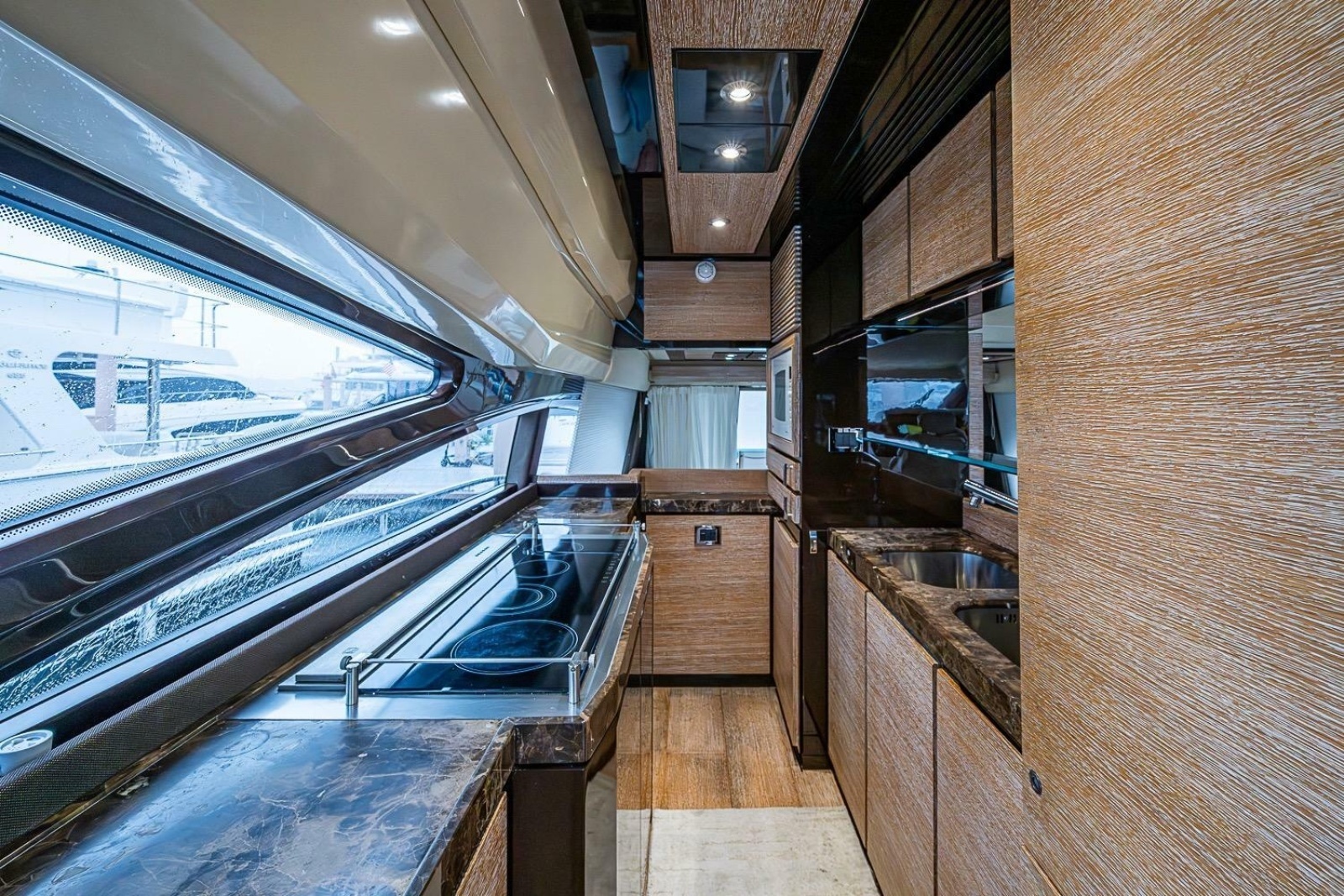 2011 Azimut 70