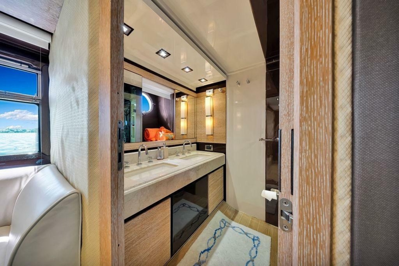 2011 Azimut 70