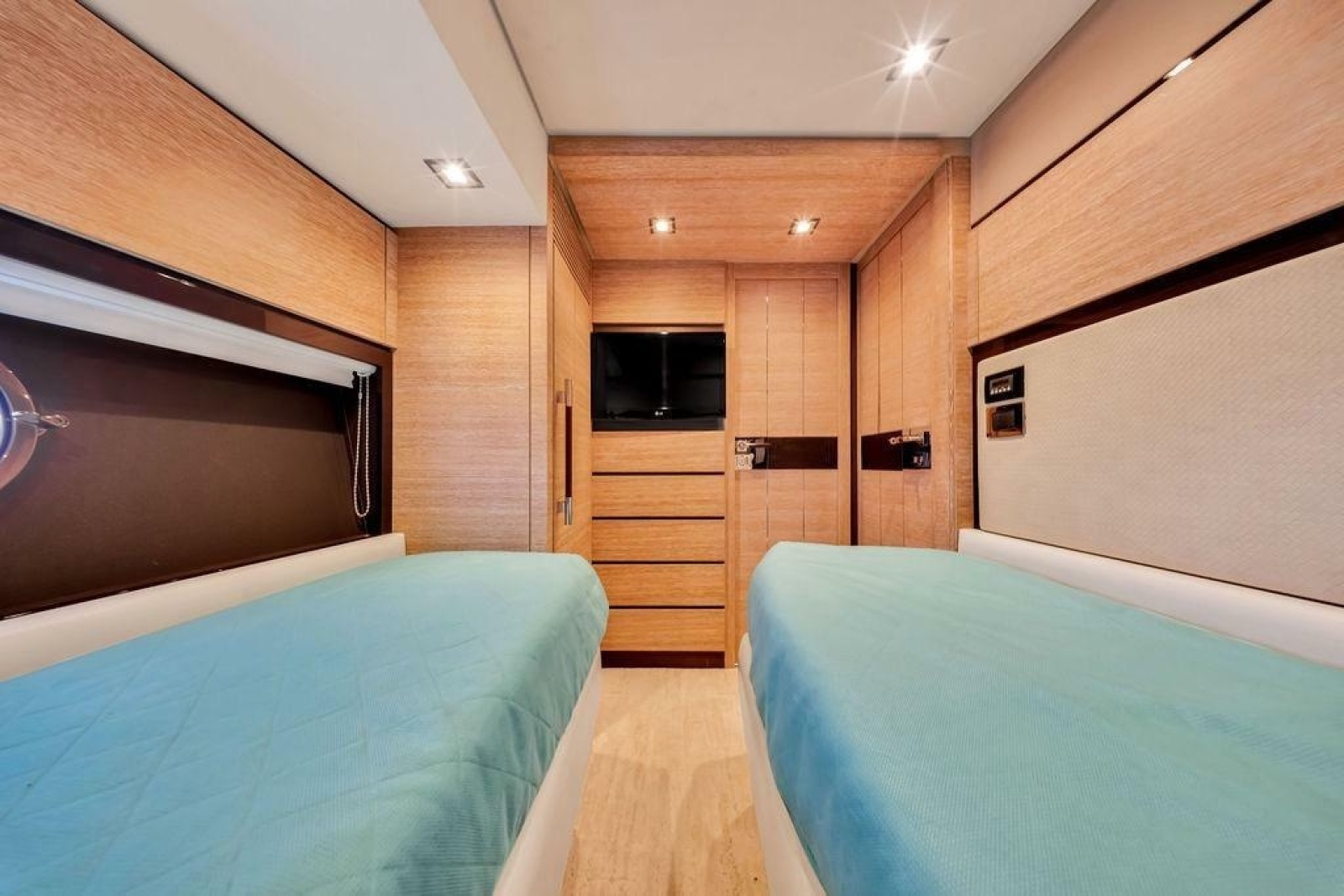 2011 Azimut 70