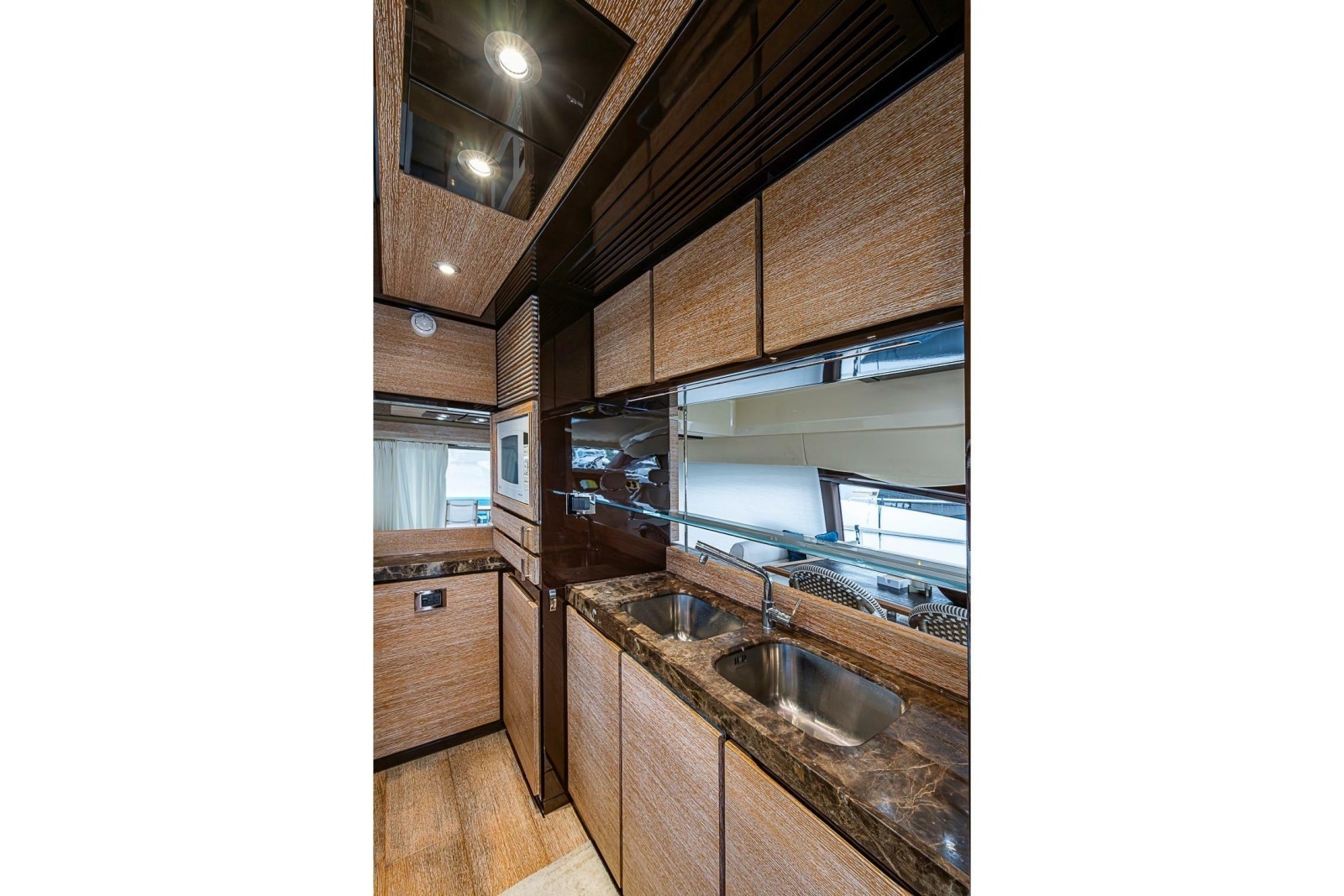2011 Azimut 70