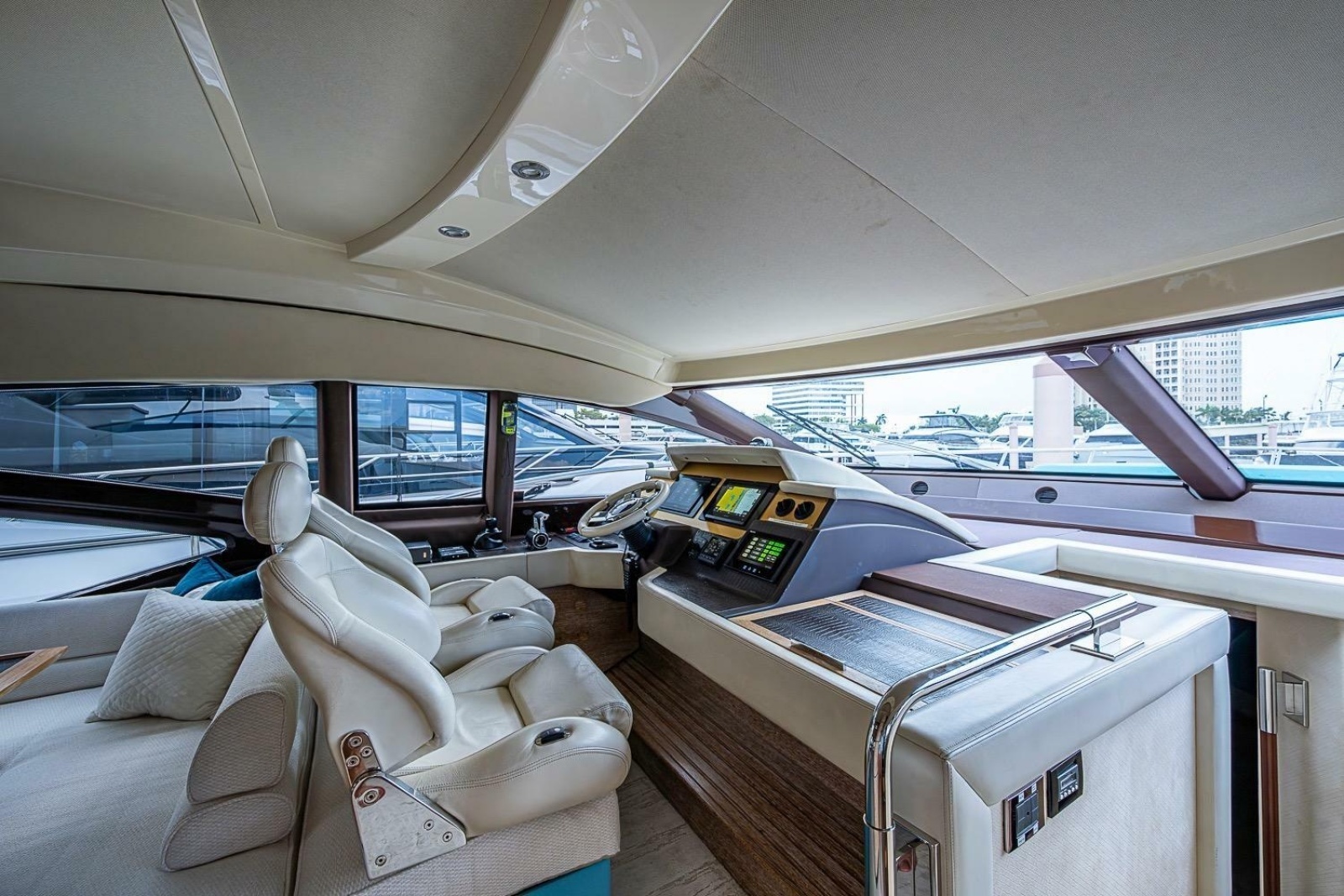 2011 Azimut 70