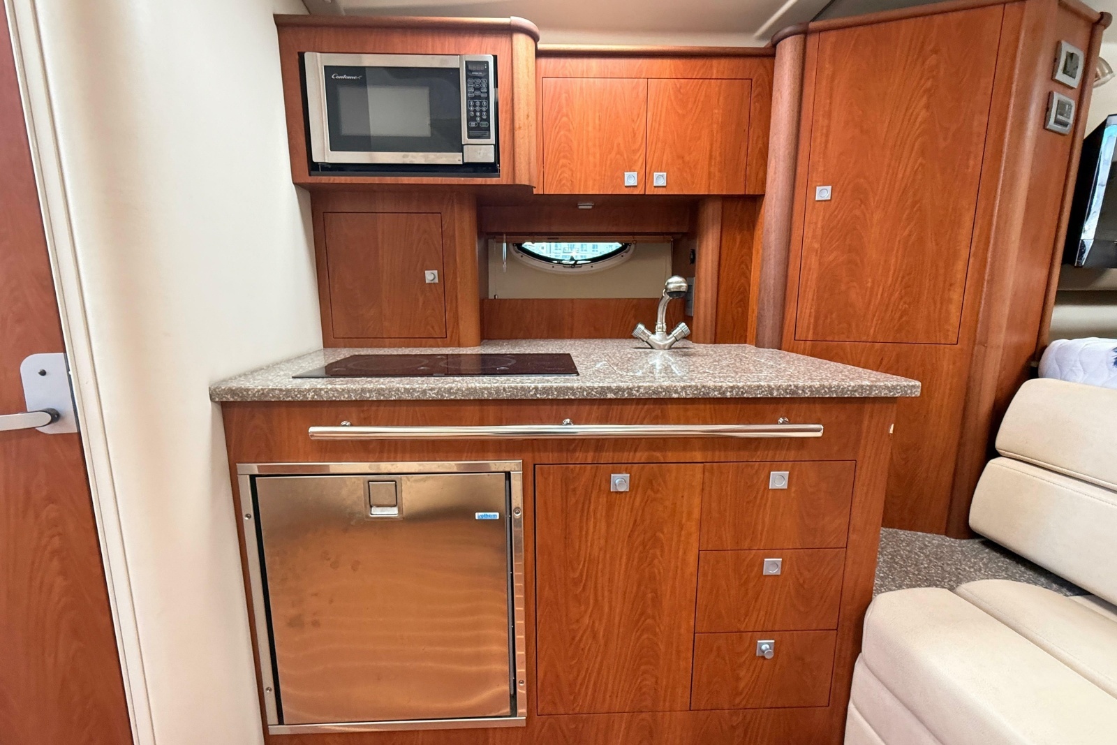 2011 Monterey 320 Sport Yacht