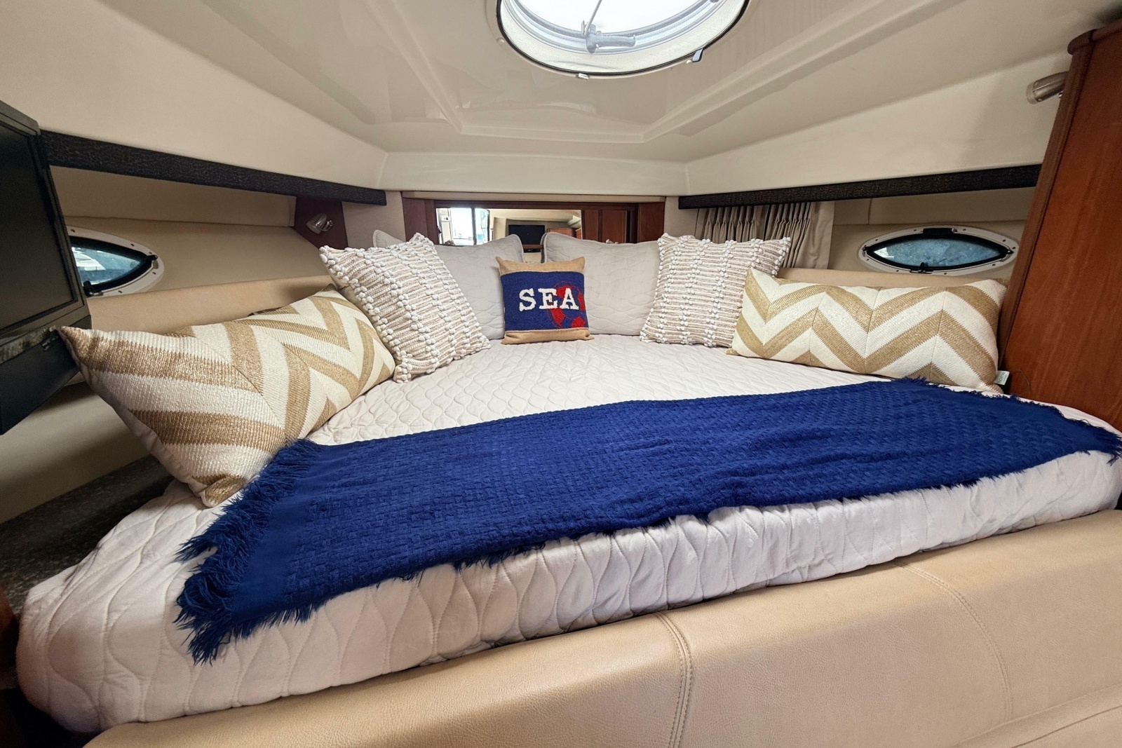 2011 Monterey 320 Sport Yacht