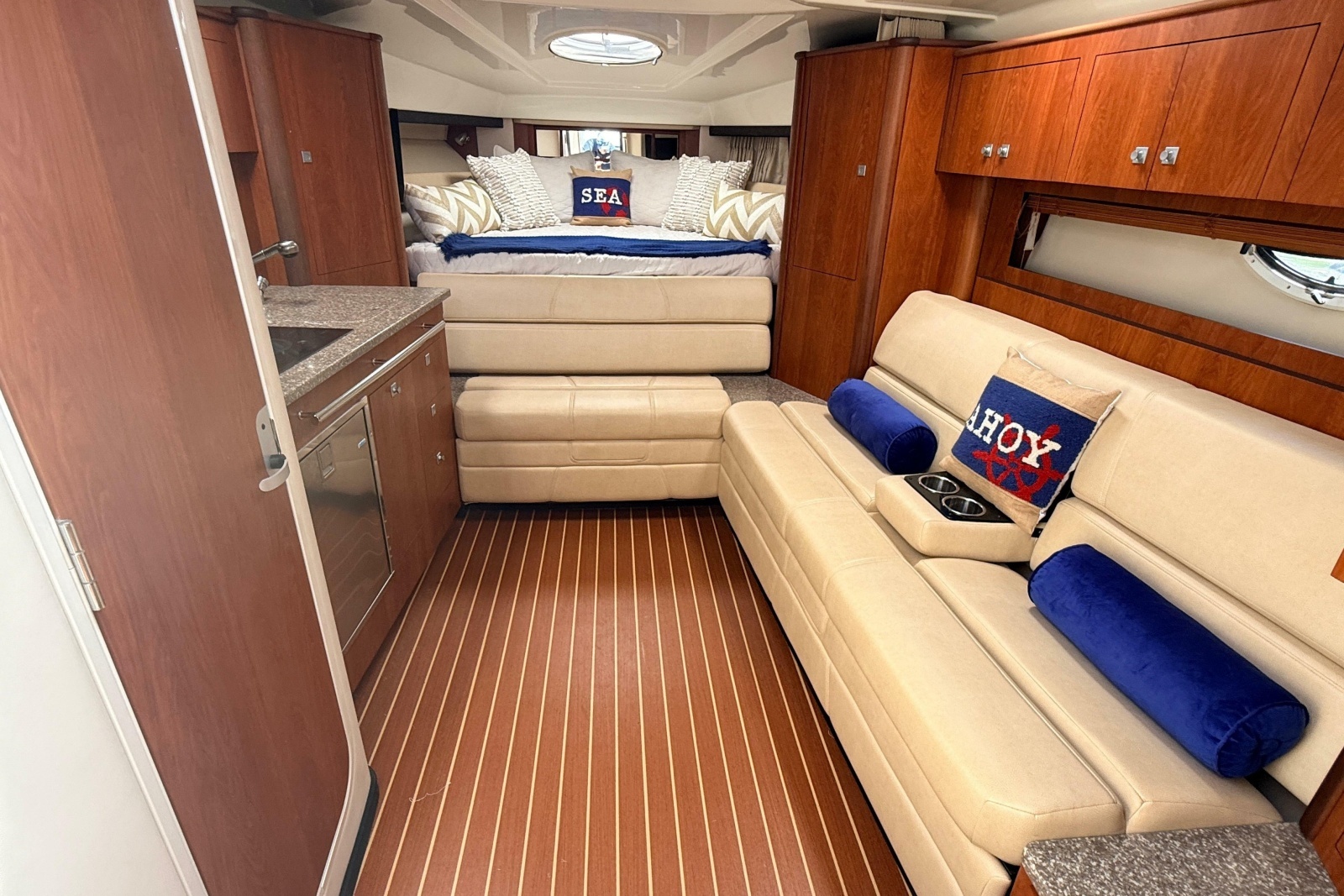 2011 Monterey 320 Sport Yacht