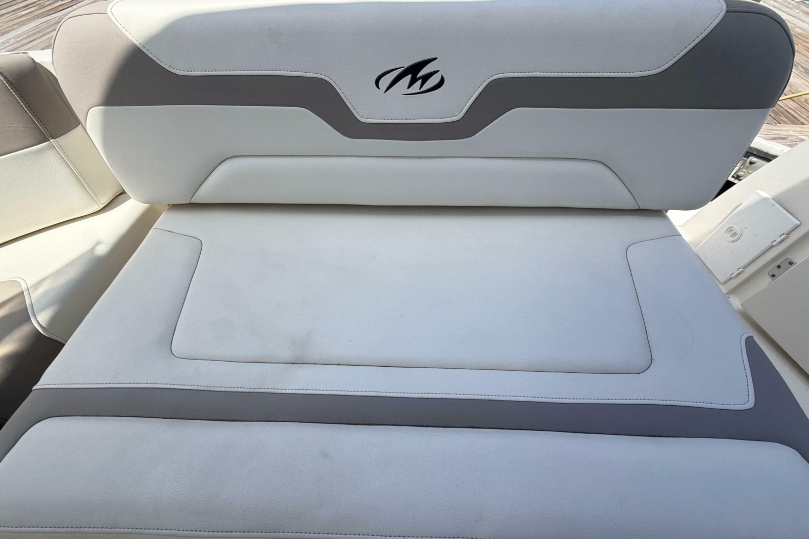 2011 Monterey 320 Sport Yacht