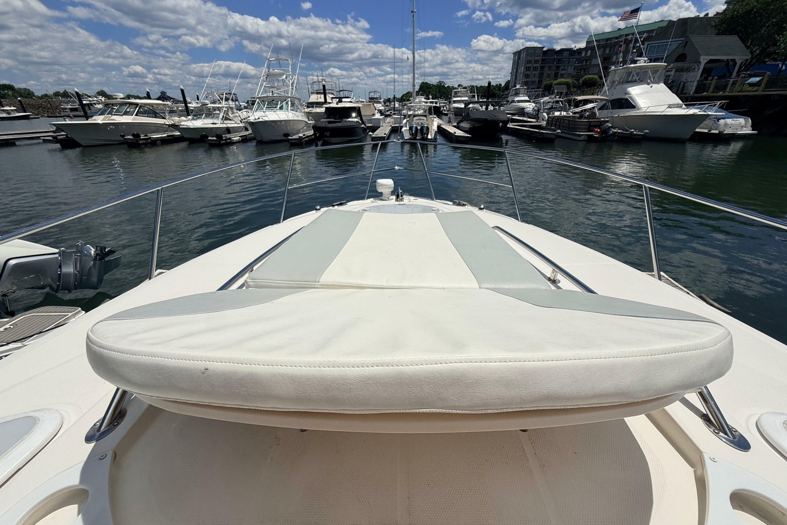 2011 Monterey 320 Sport Yacht