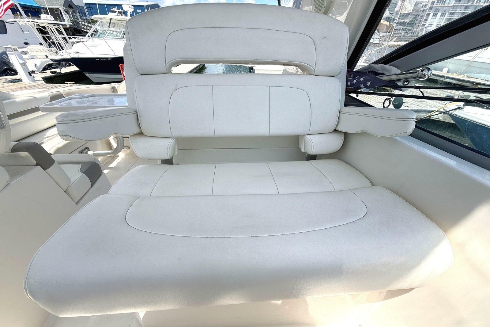 2011 Monterey 320 Sport Yacht