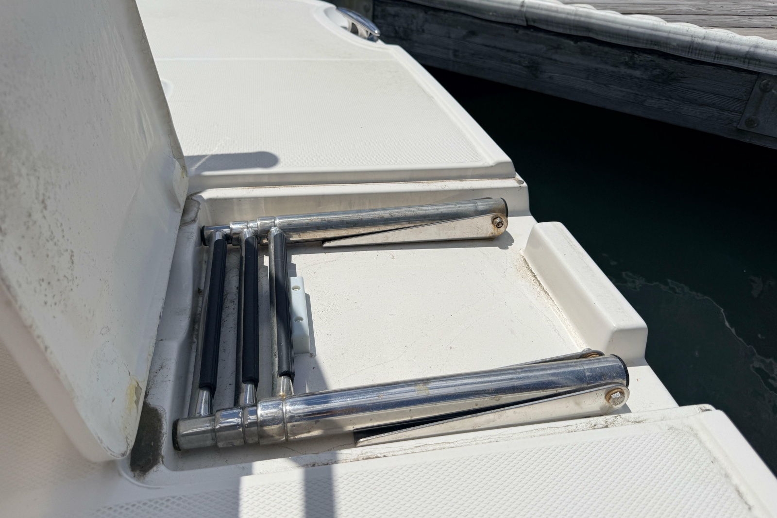 2011 Monterey 320 Sport Yacht