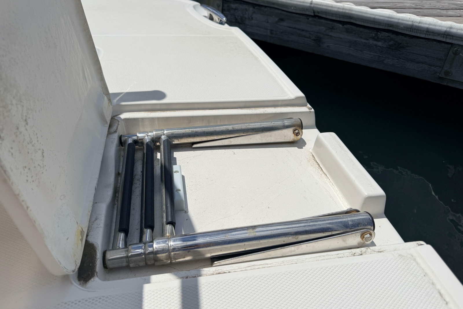 2011 Monterey 320 Sport Yacht