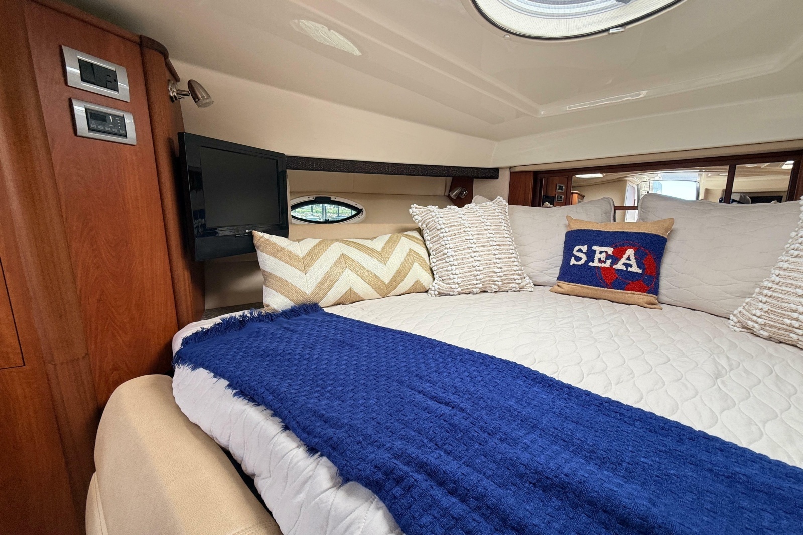 2011 Monterey 320 Sport Yacht