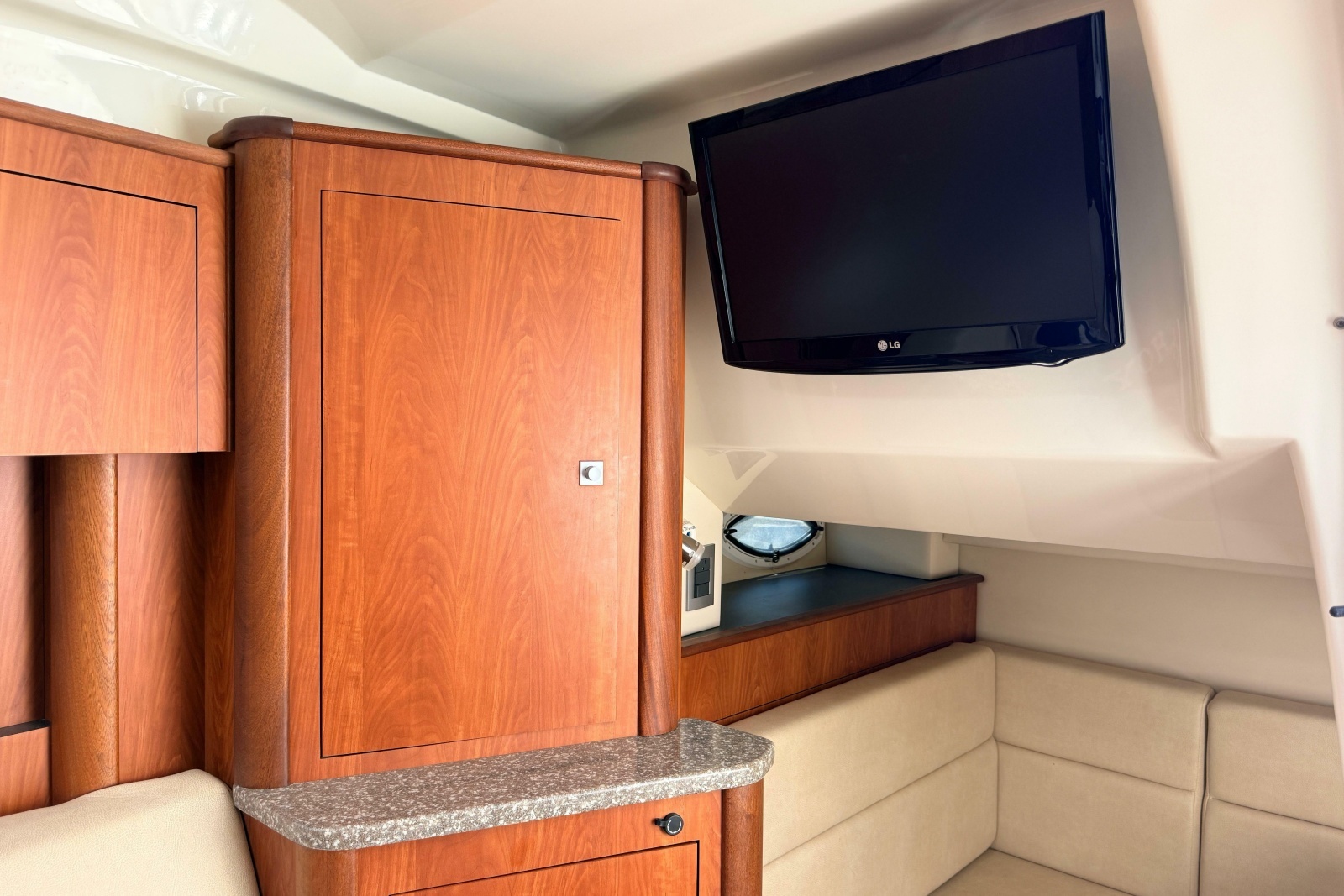 2011 Monterey 320 Sport Yacht