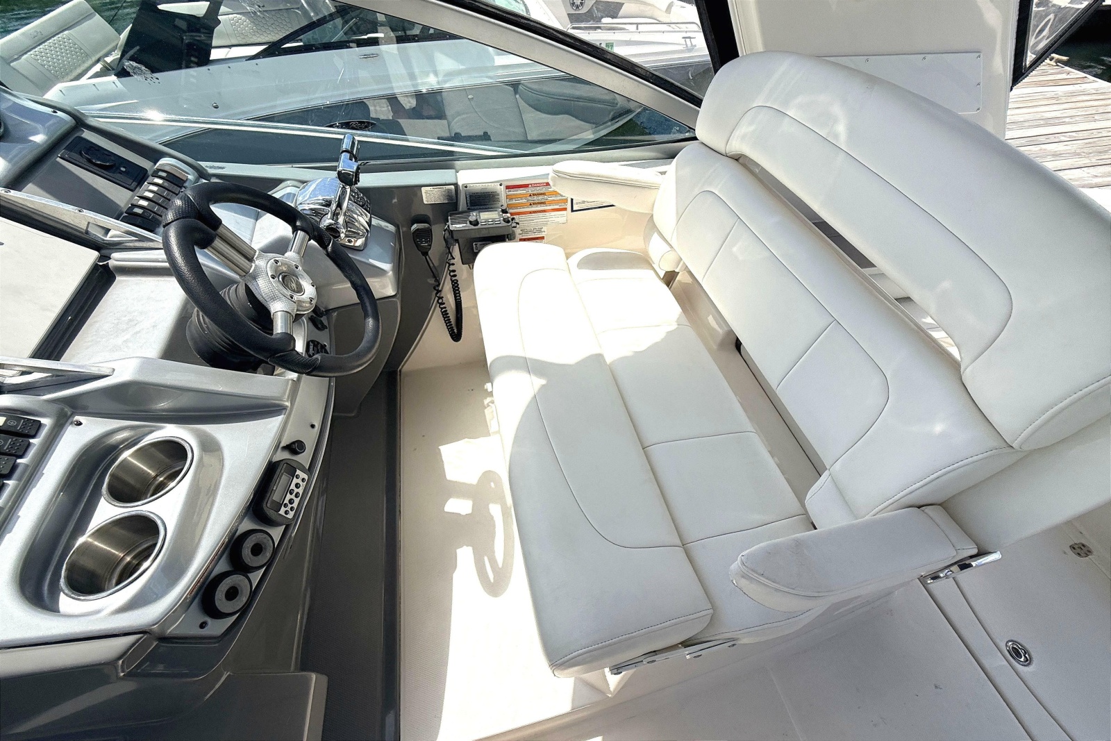 2011 Monterey 320 Sport Yacht