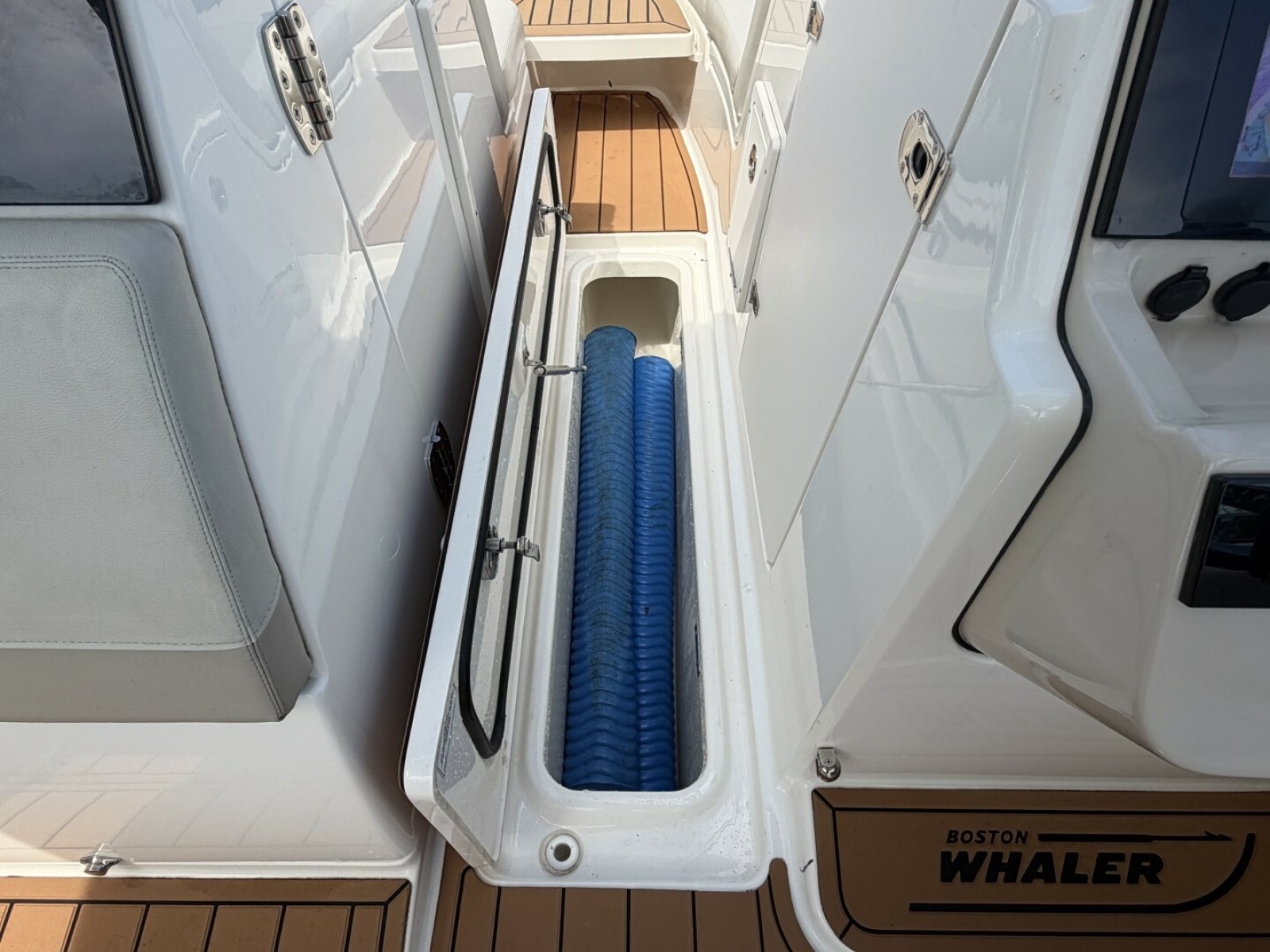 24ft Boston Whaler Yacht For Sale