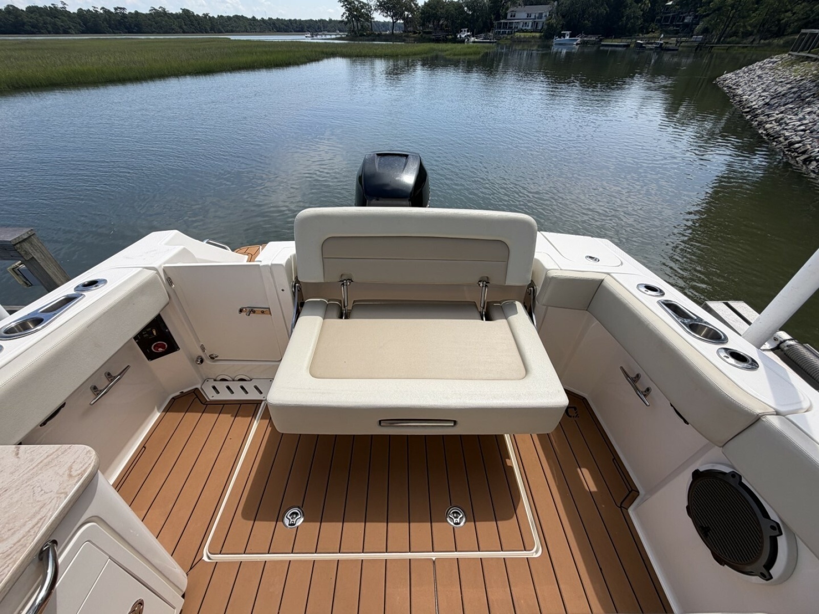 24ft Boston Whaler Yacht For Sale