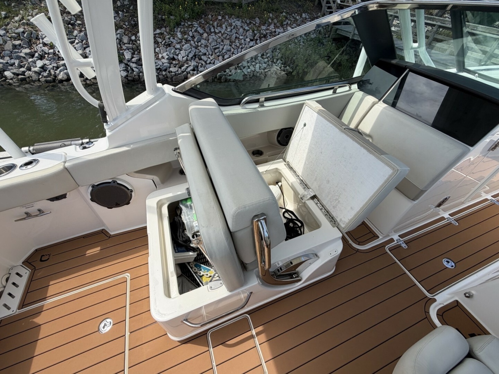 24ft Boston Whaler Yacht For Sale