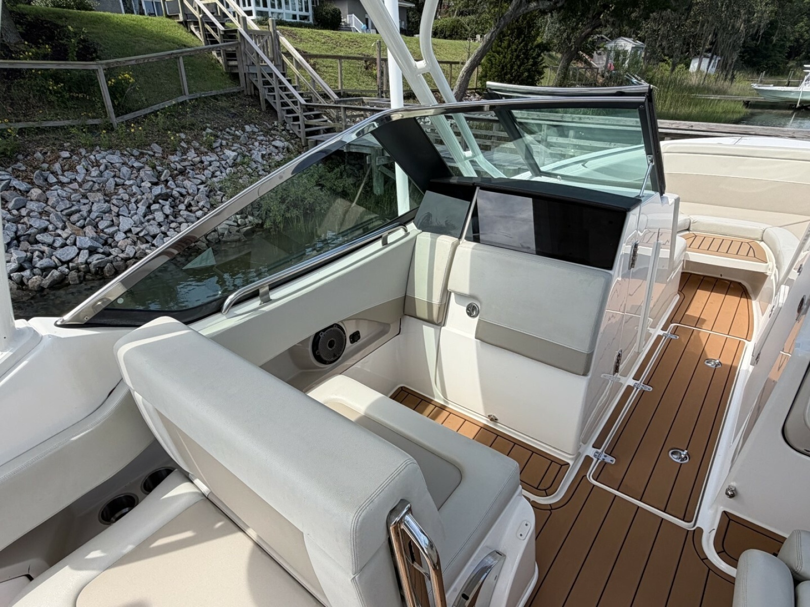 24ft Boston Whaler Yacht For Sale