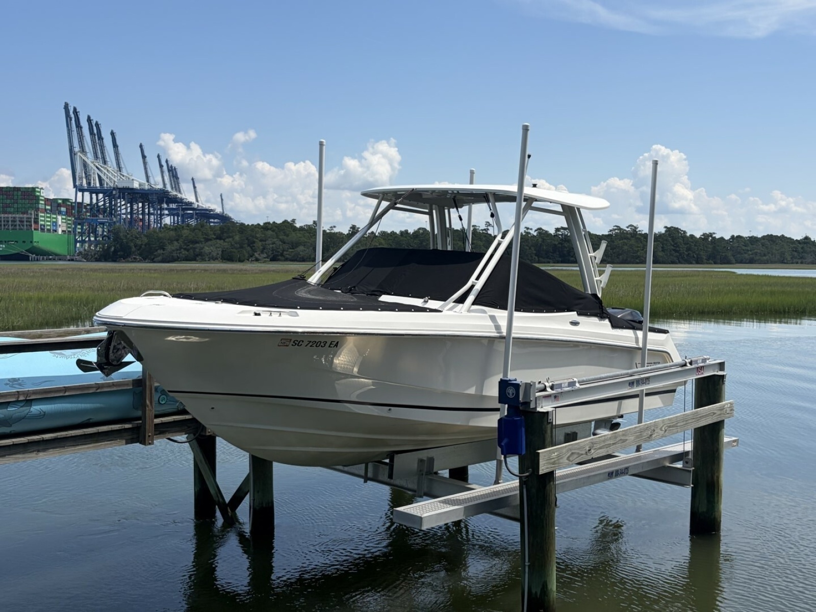 24ft Boston Whaler Yacht For Sale