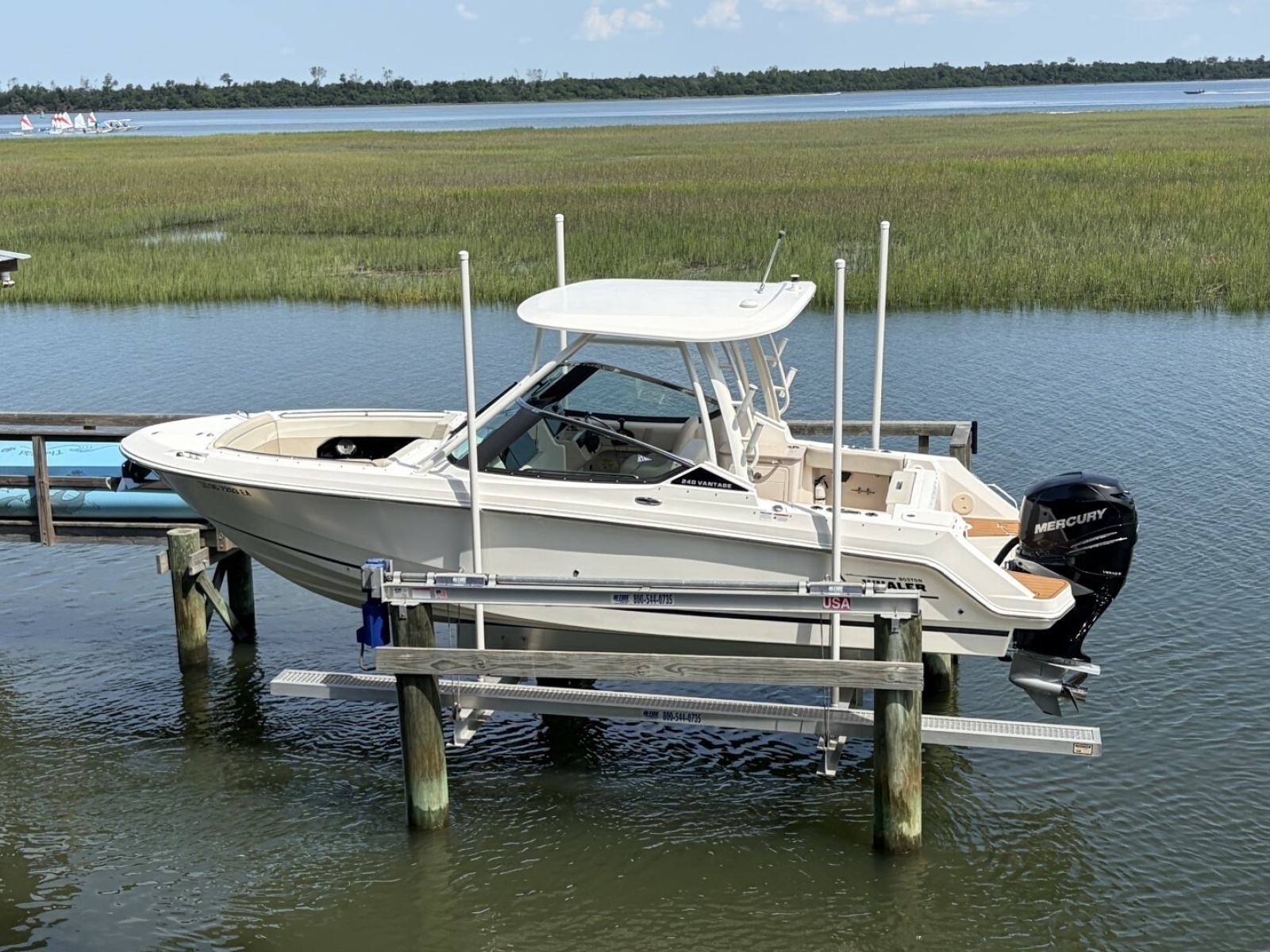 24ft Boston Whaler Yacht For Sale