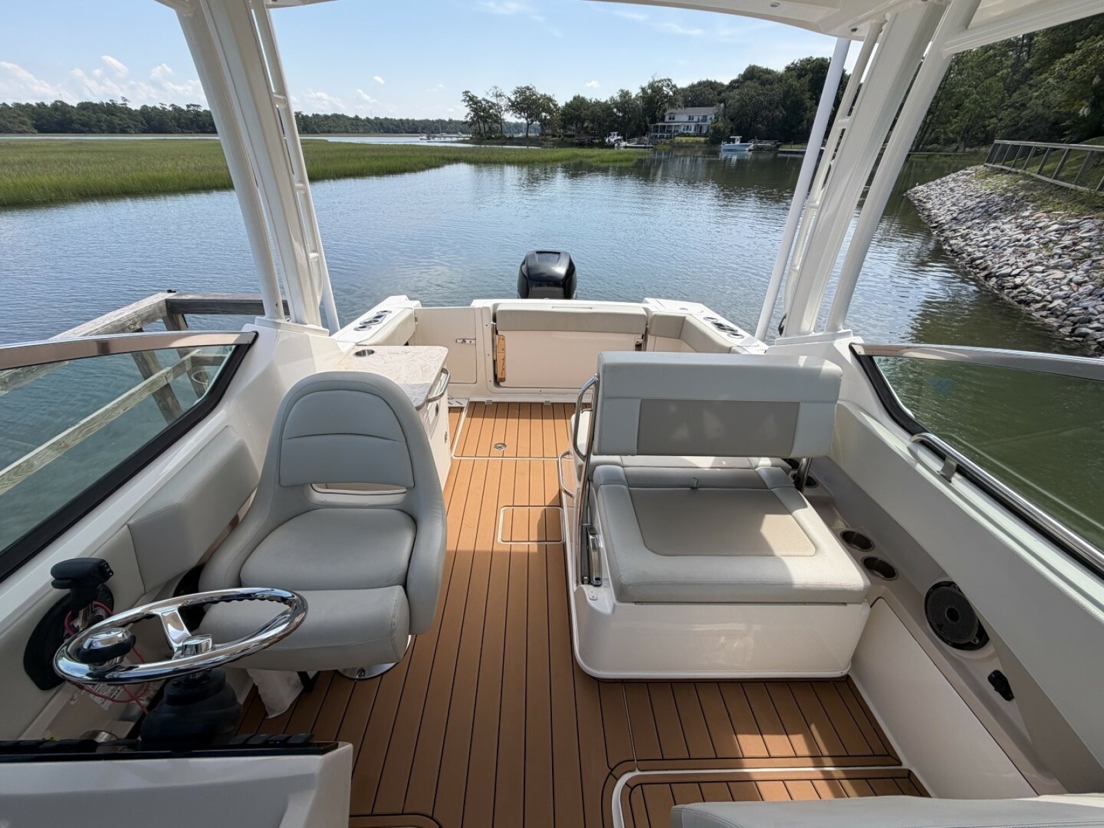 24ft Boston Whaler Yacht For Sale
