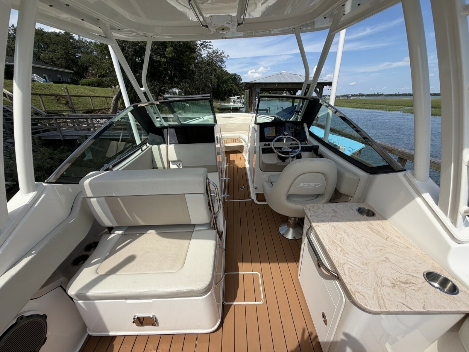 24ft Boston Whaler Yacht For Sale