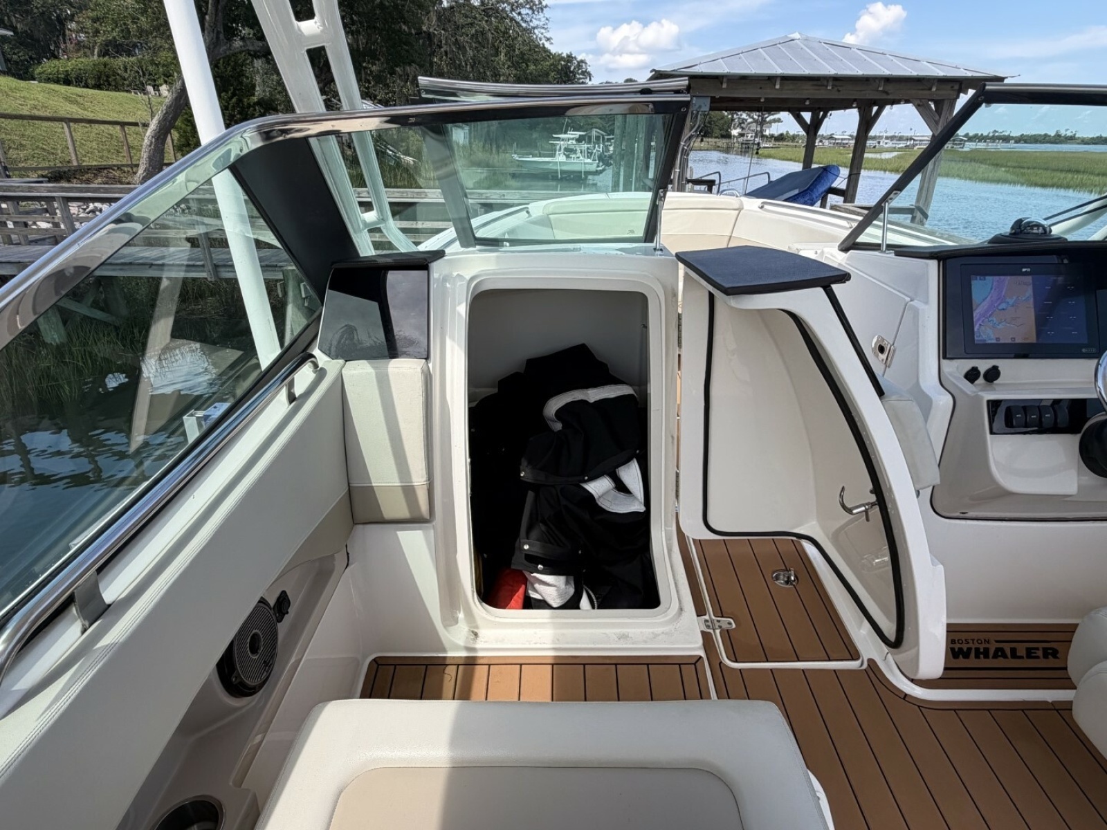 24ft Boston Whaler Yacht For Sale