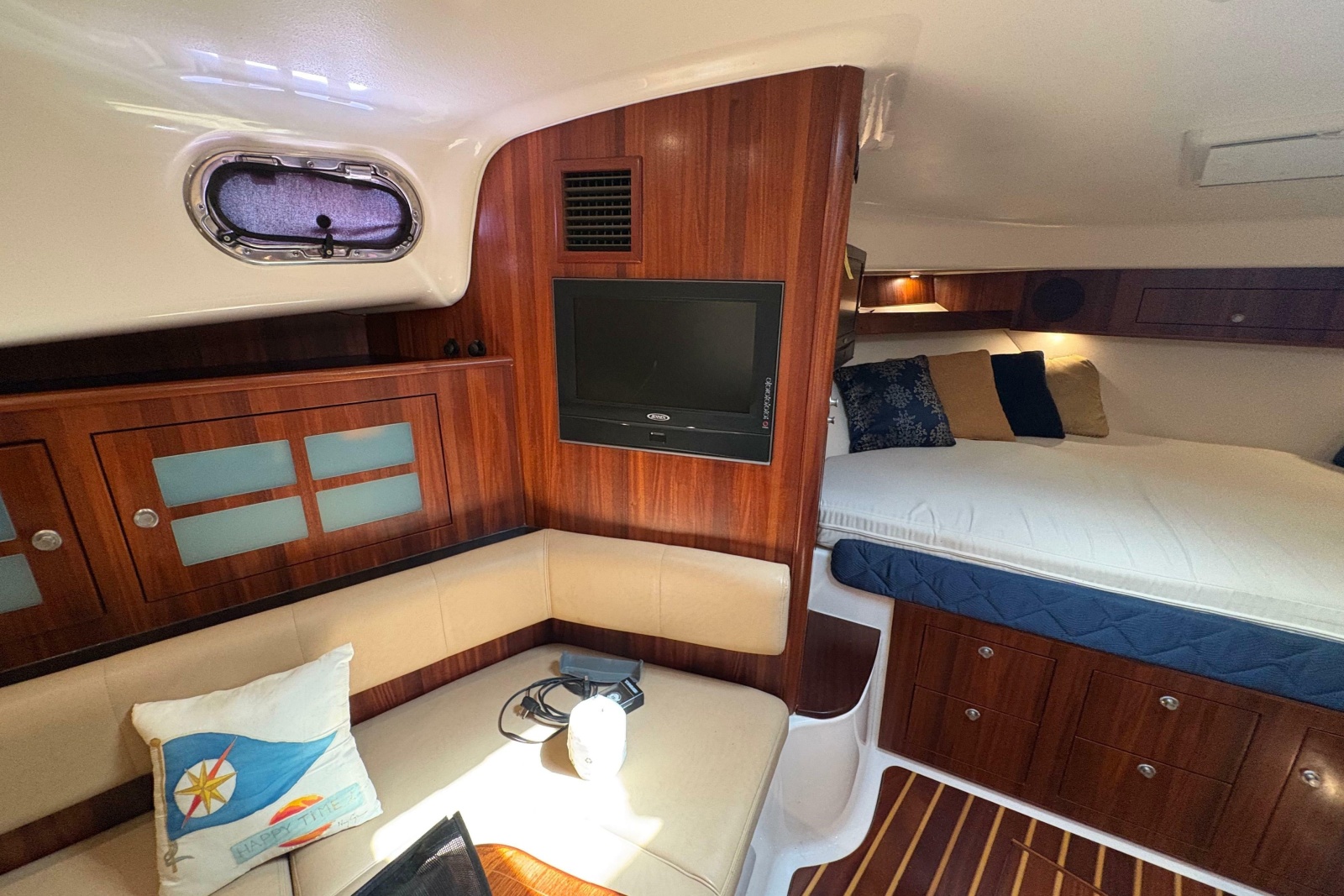 2011 Pursuit OS 375 Offshore