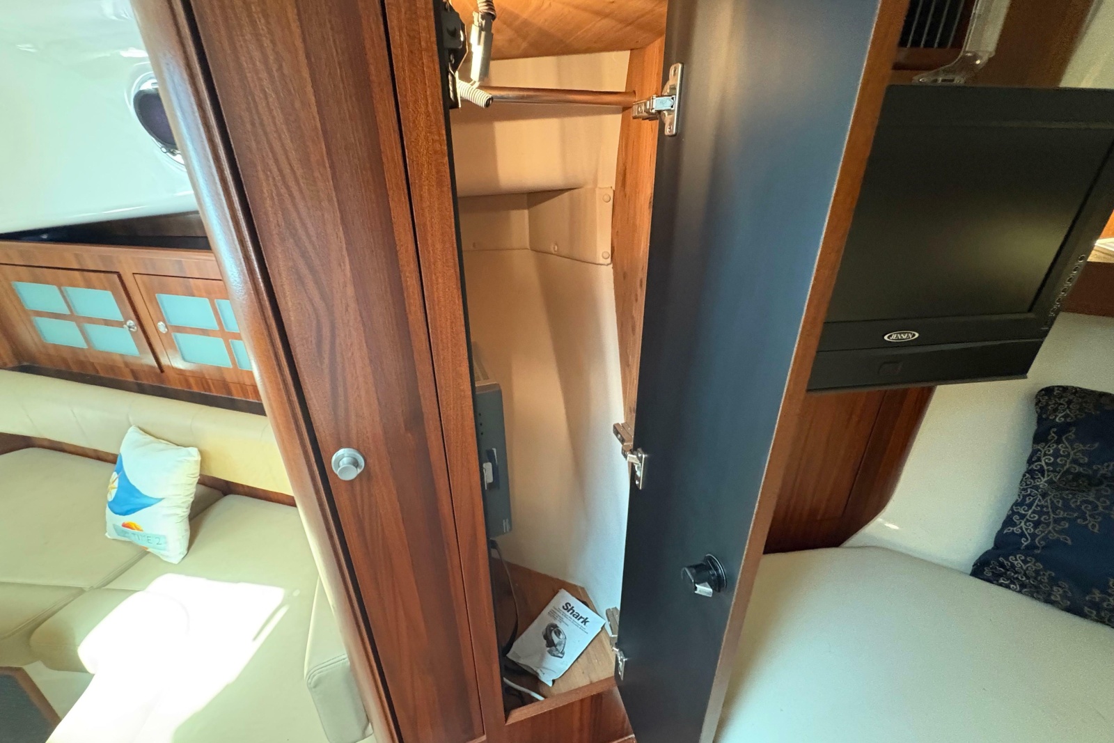 2011 Pursuit OS 375 Offshore
